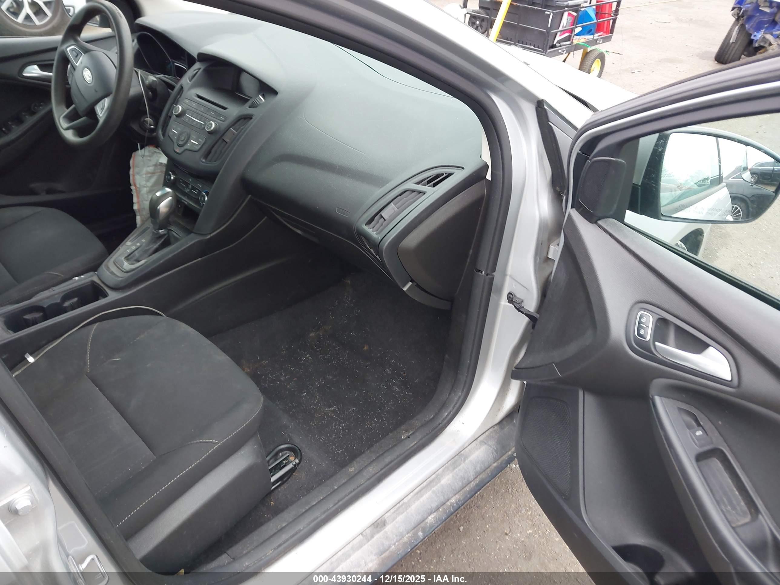 FORD FOCUS image 5