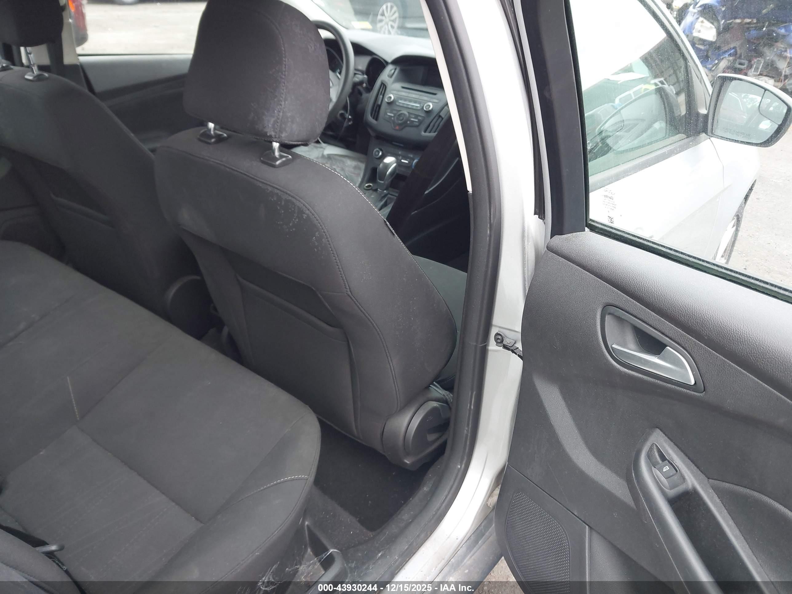 FORD FOCUS image 8