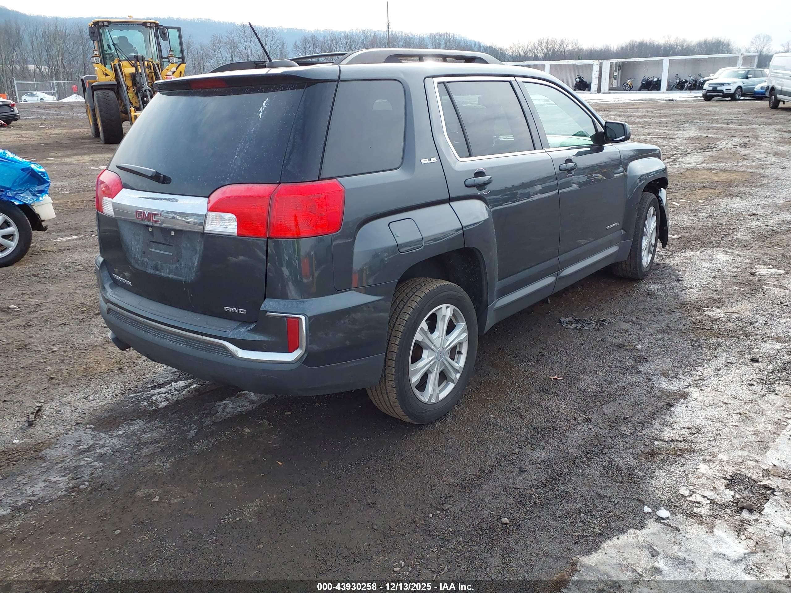 GMC TERRAIN image 4