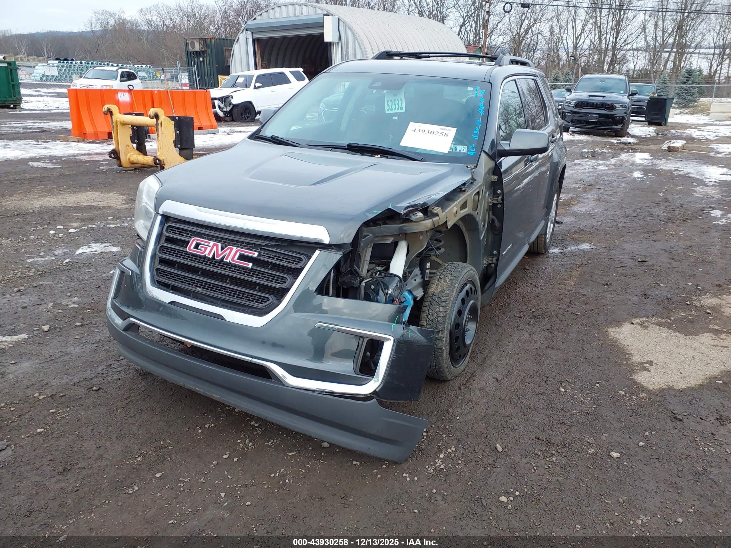 GMC TERRAIN image 6