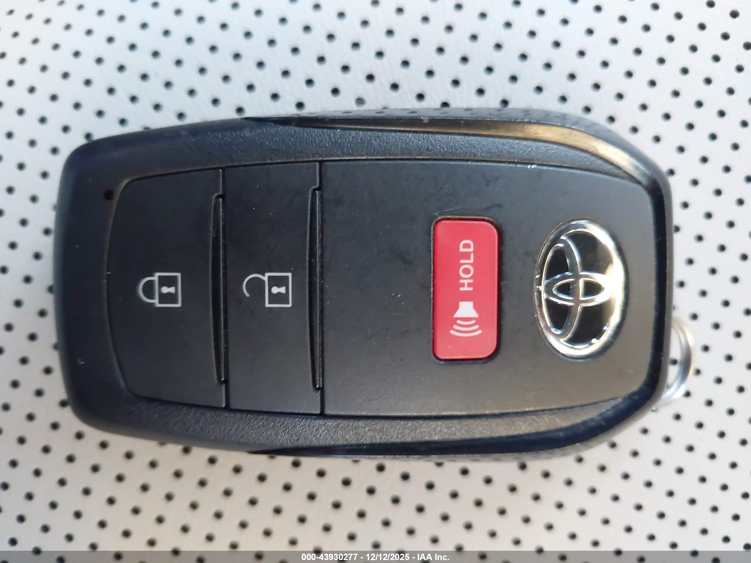 TOYOTA PRIUS image 11