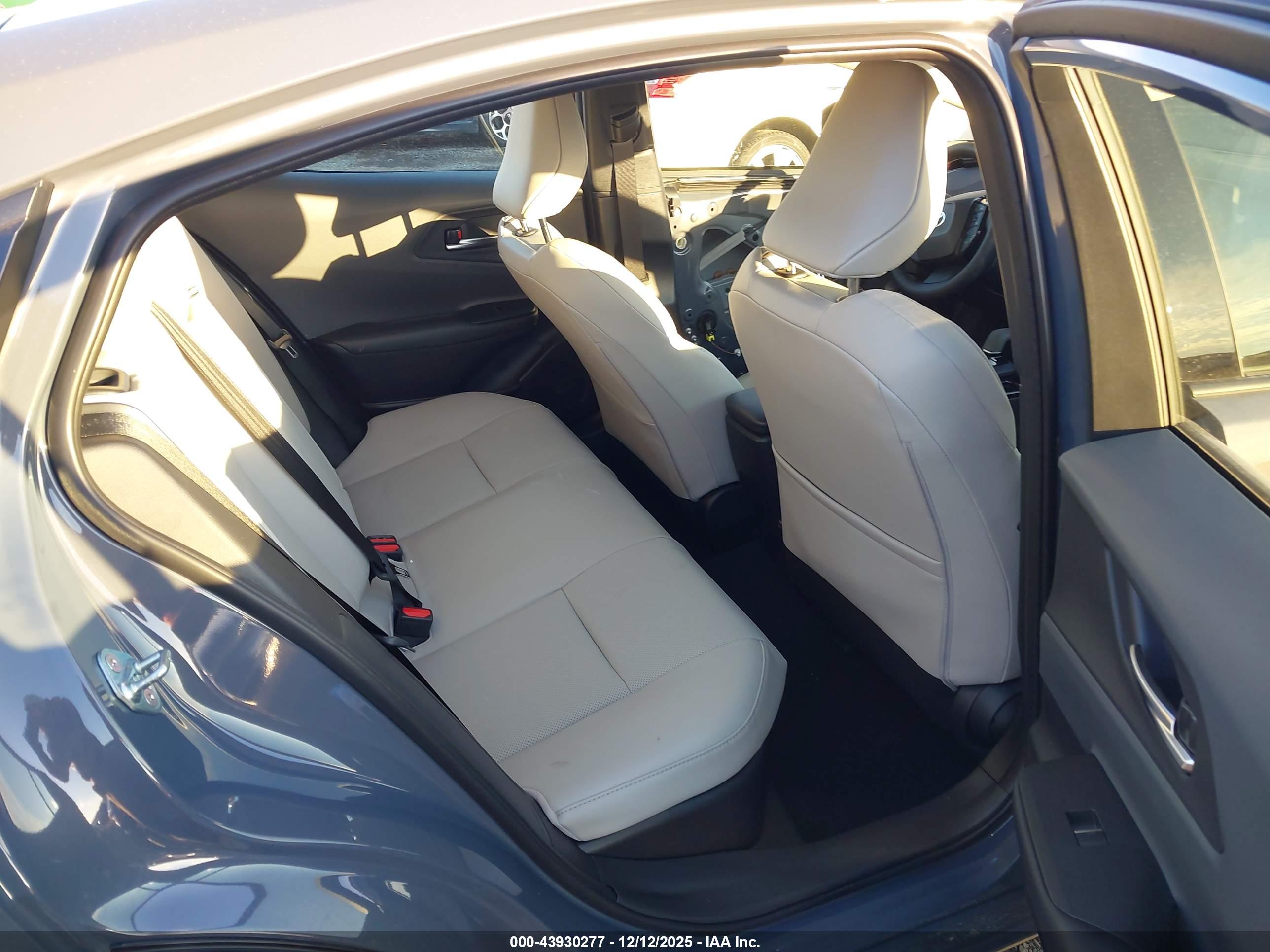 TOYOTA PRIUS image 8