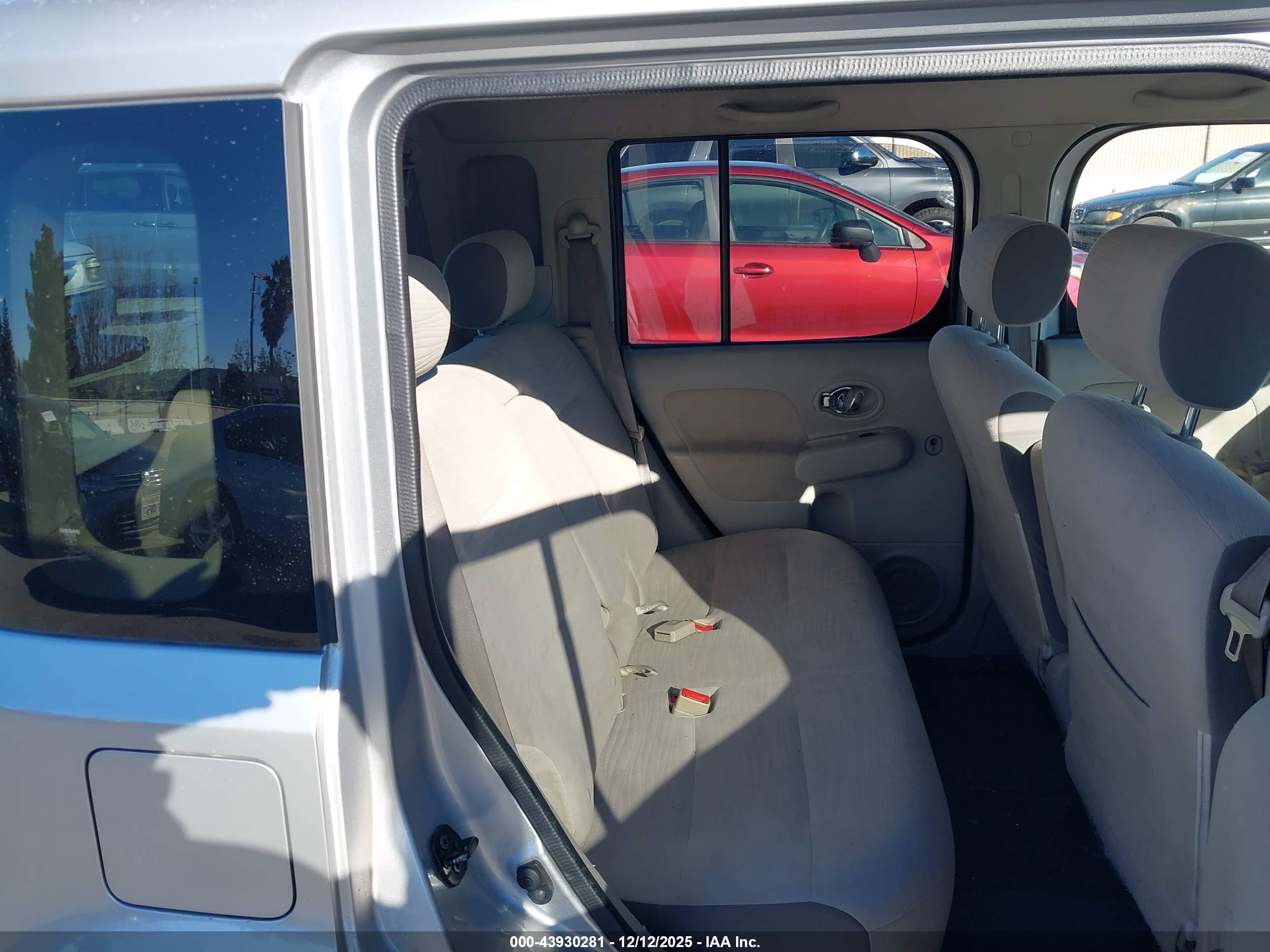 NISSAN CUBE image 8