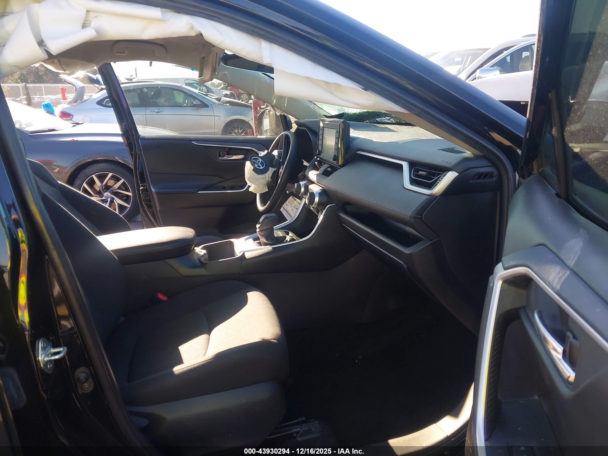 TOYOTA RAV4 image 5