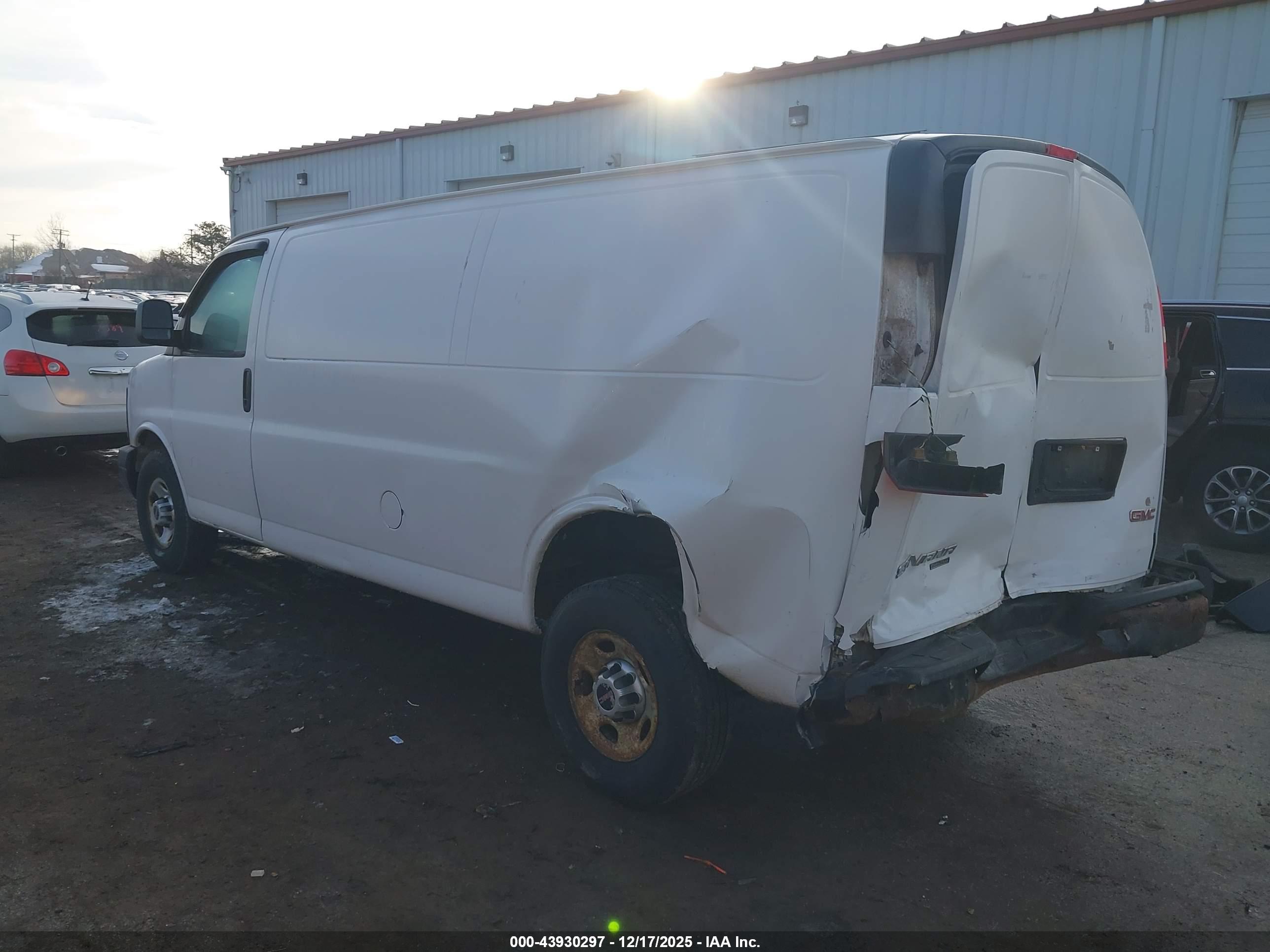 GMC SAVANA image 3