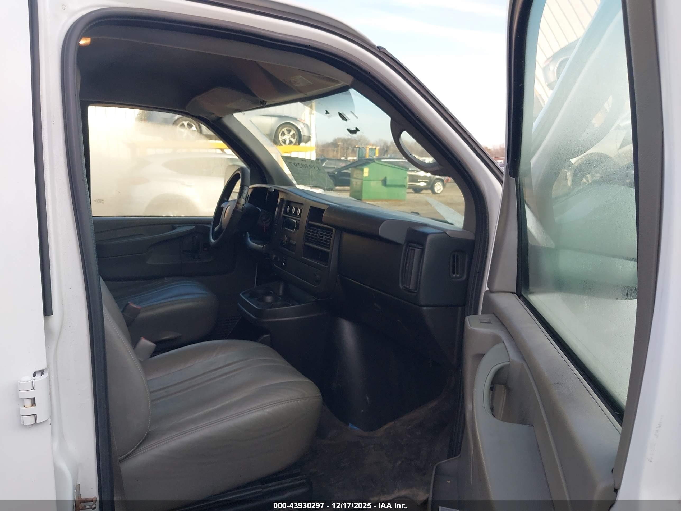 GMC SAVANA image 5