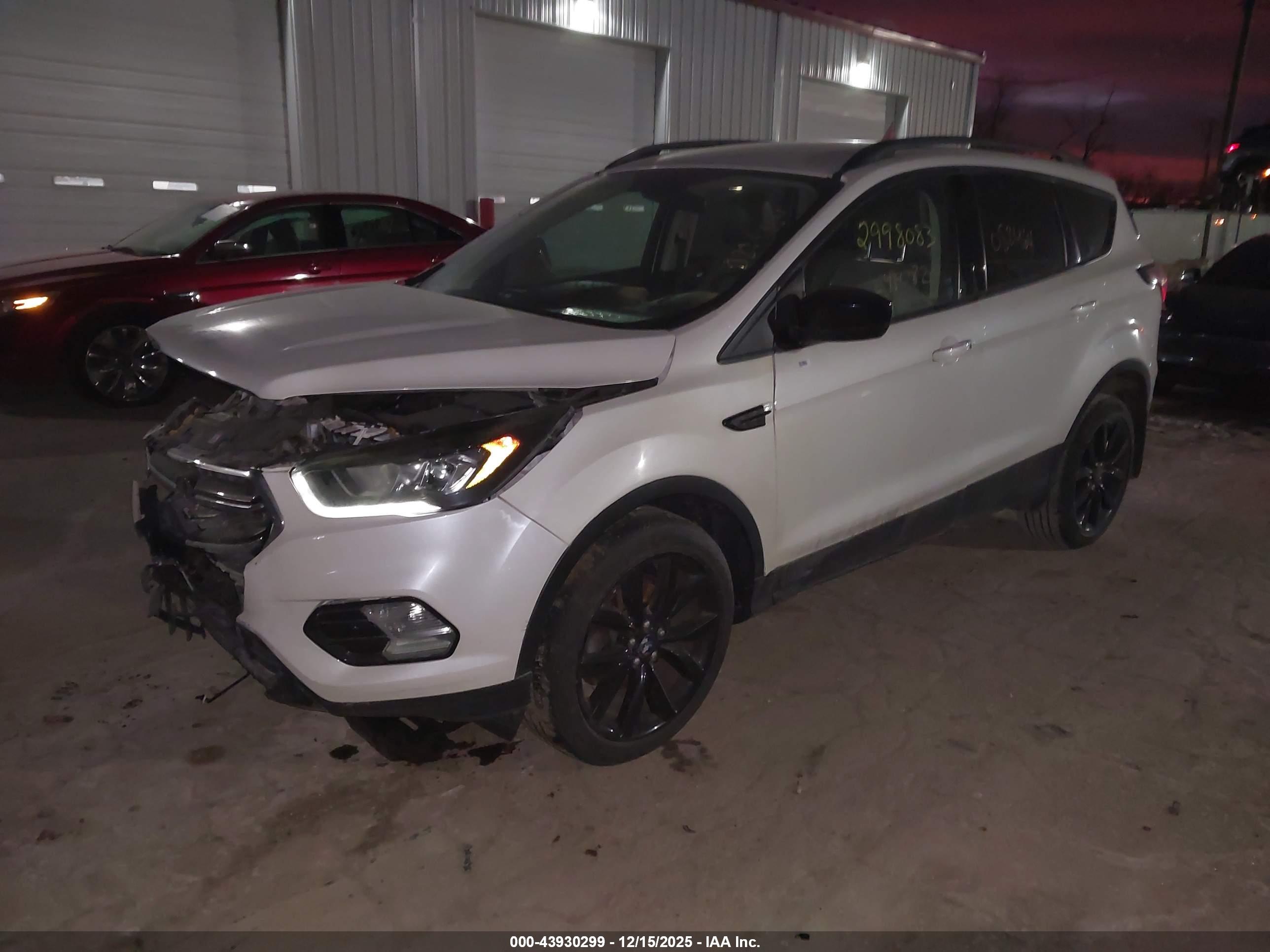 FORD ESCAPE image 2