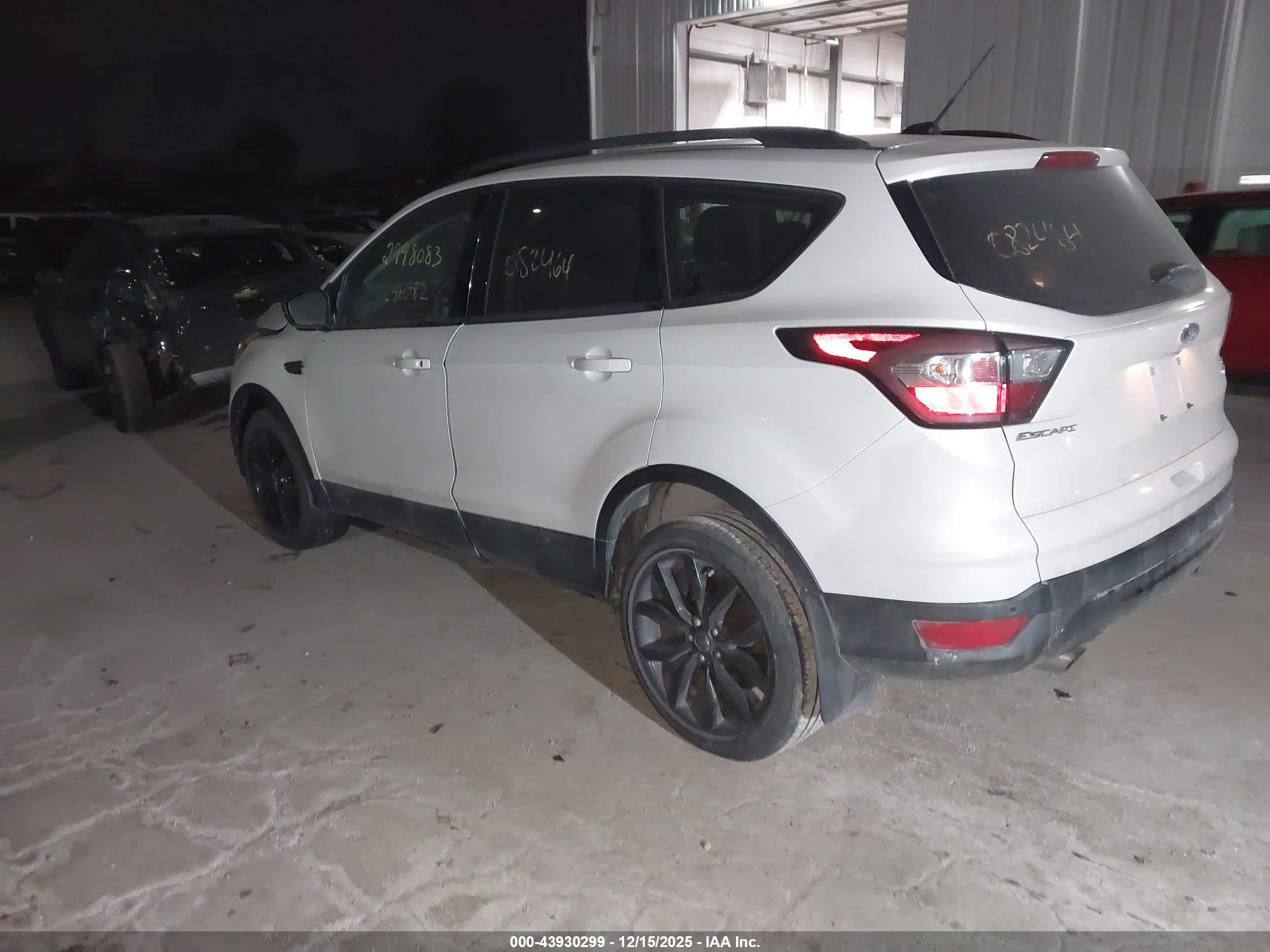 FORD ESCAPE image 3