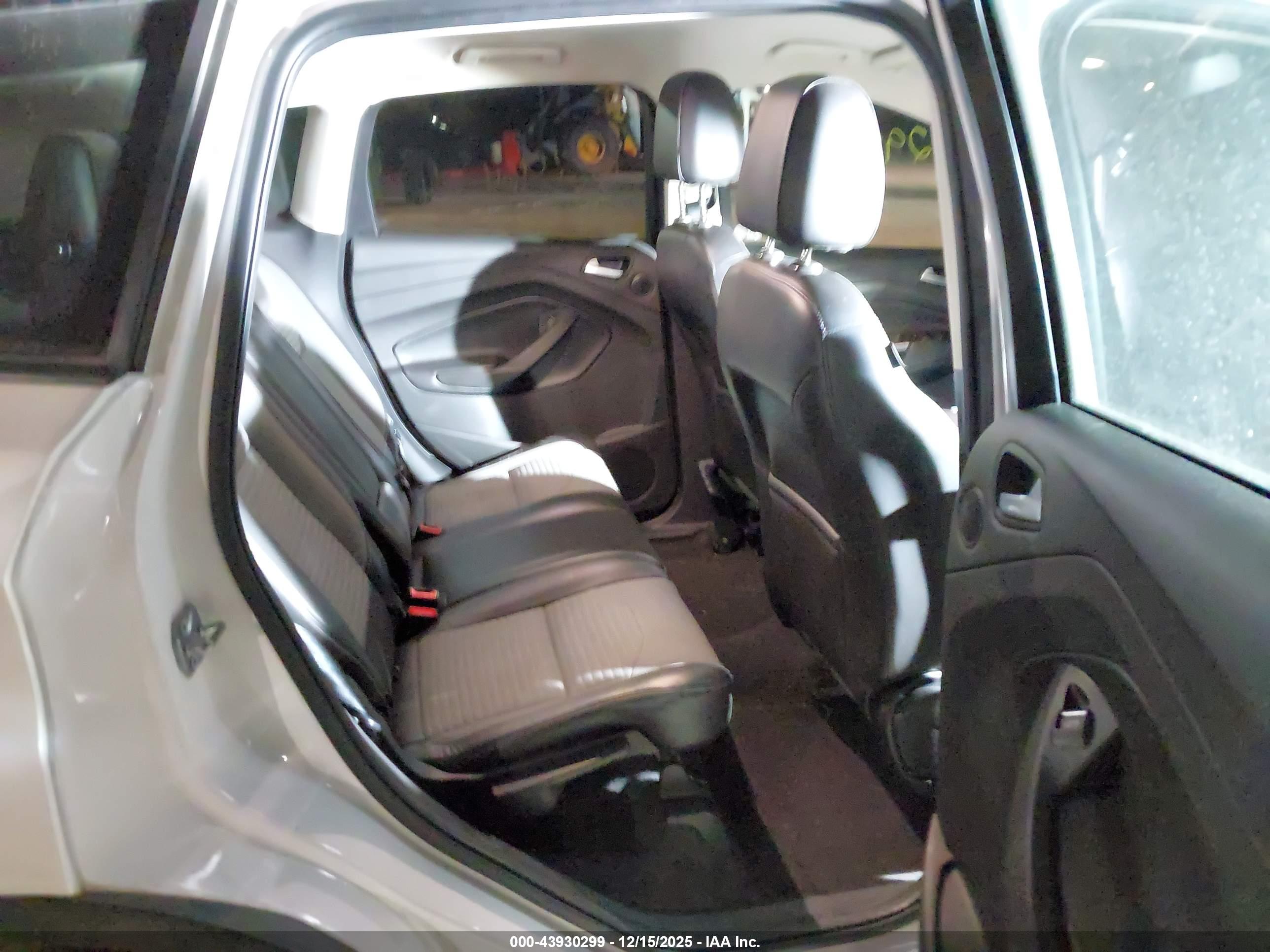 FORD ESCAPE image 8