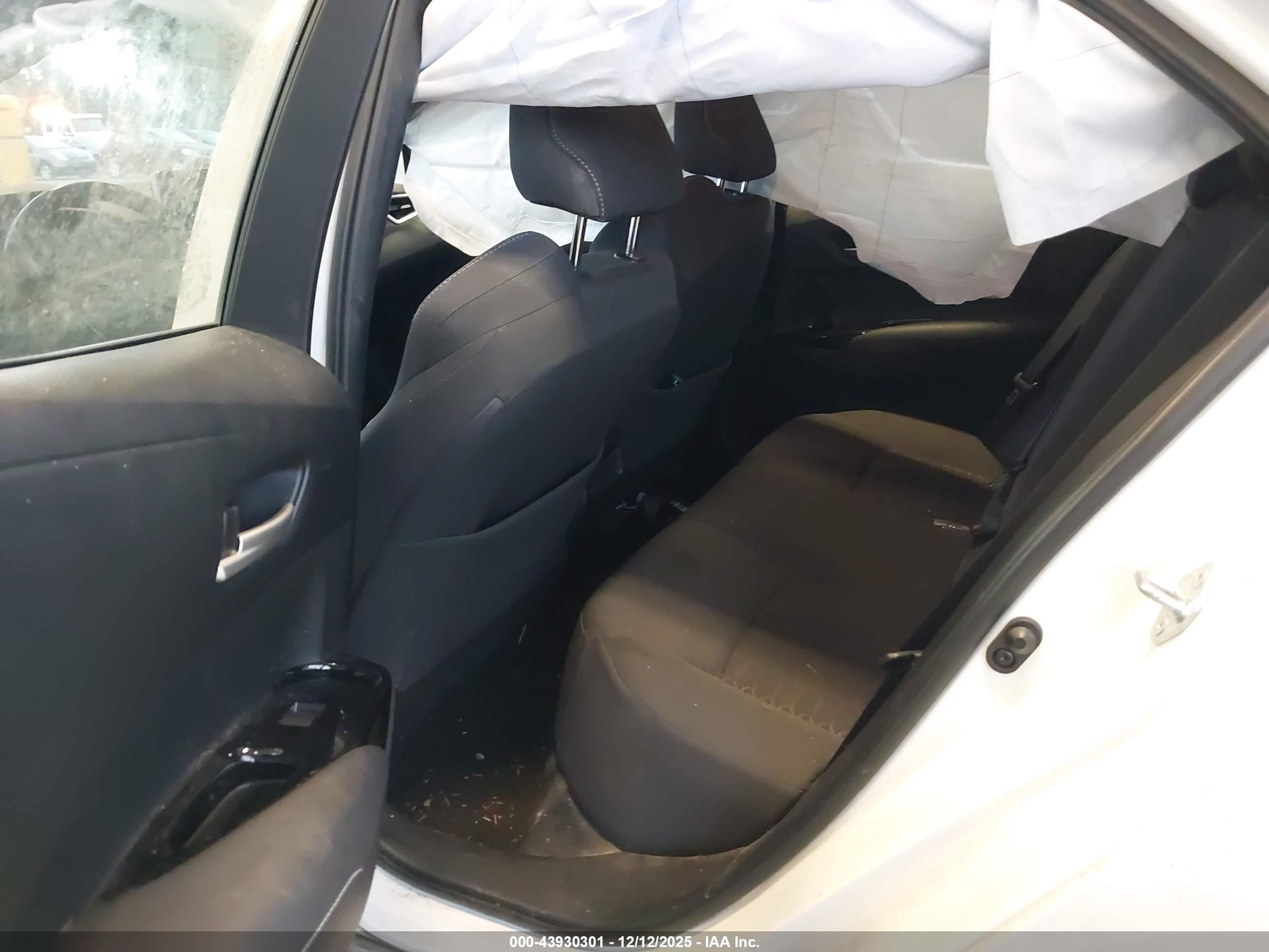 TOYOTA COROLLA image 8