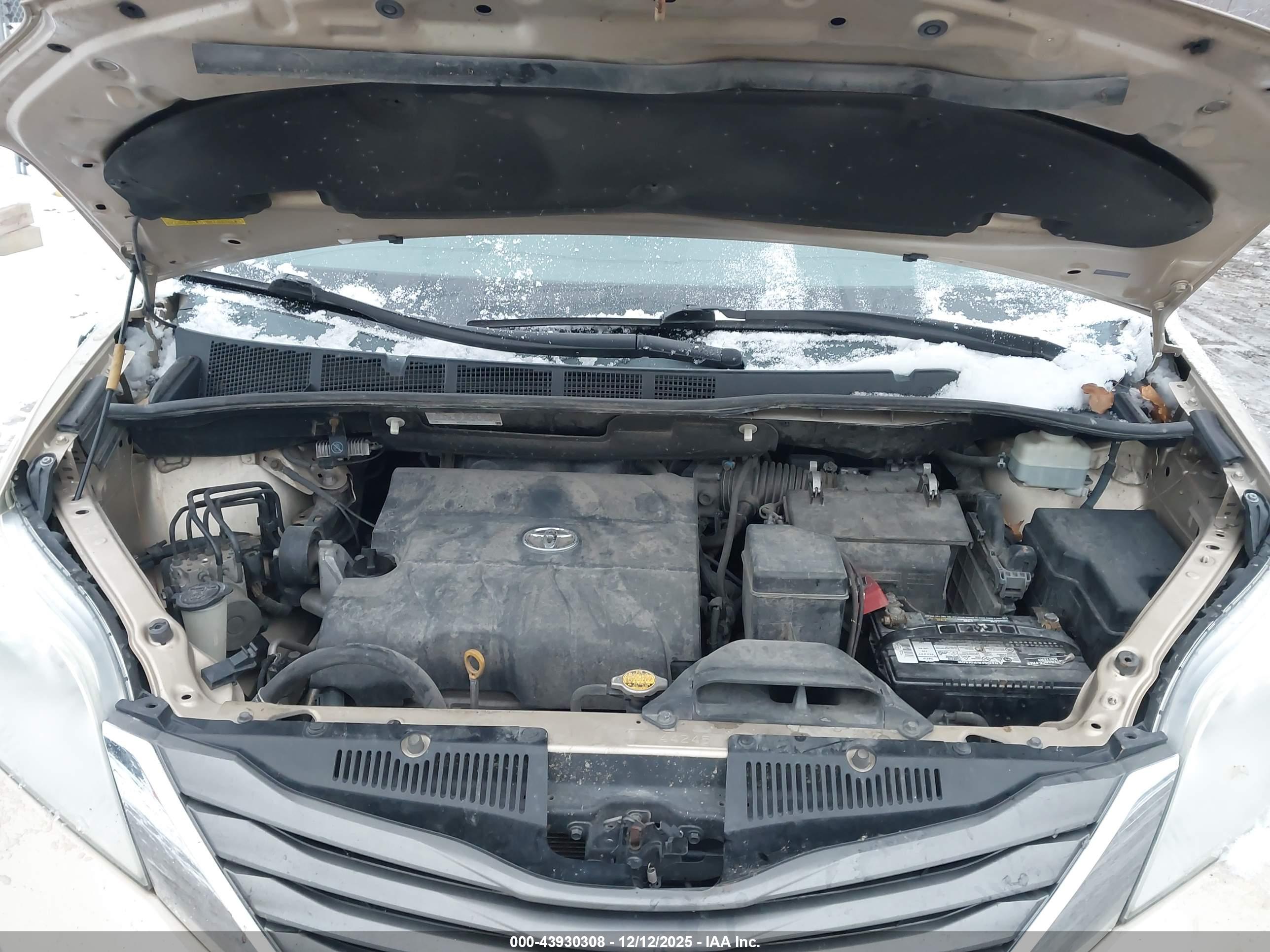 TOYOTA SIENNA image 10