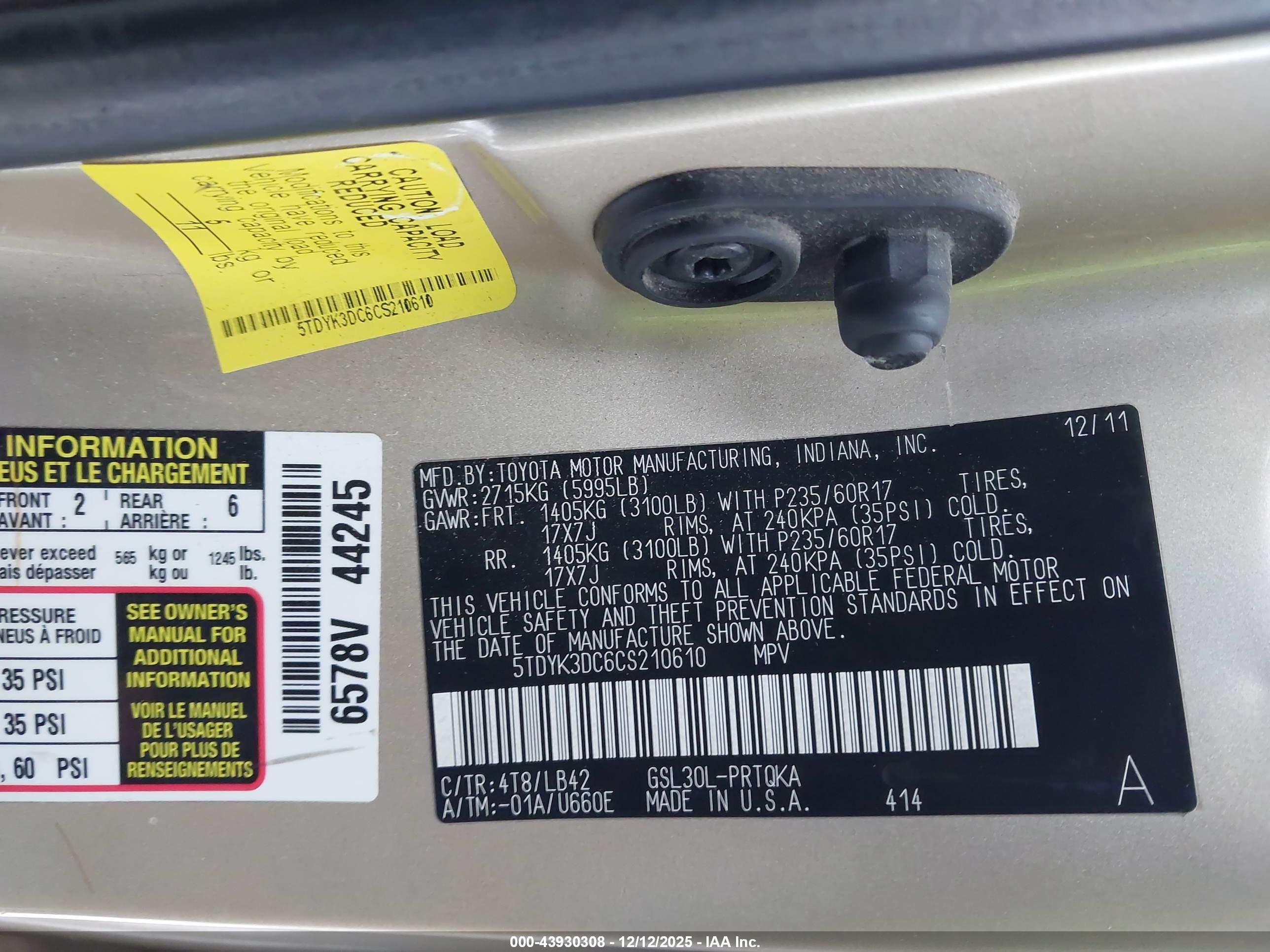 TOYOTA SIENNA image 9