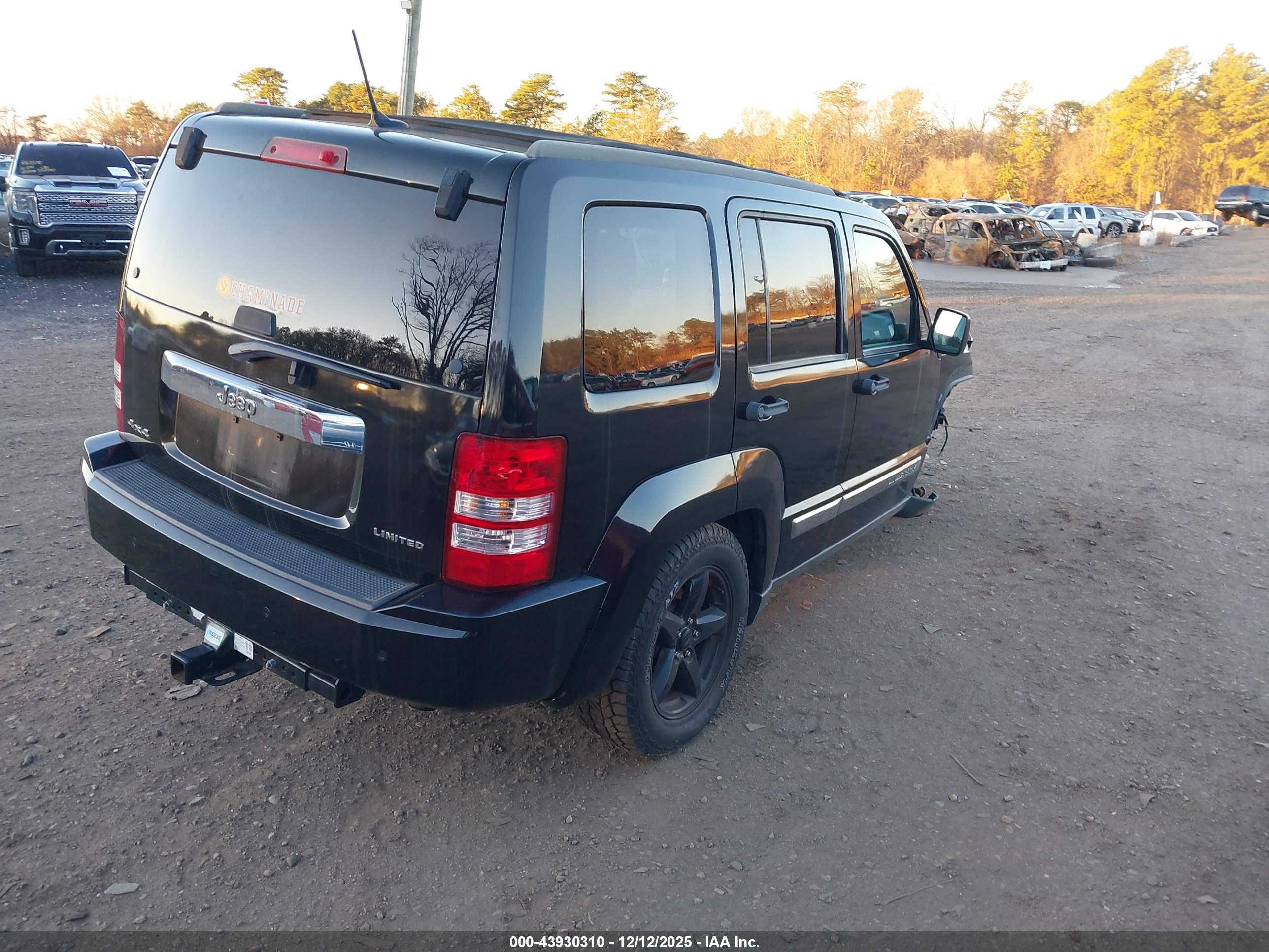 JEEP LIBERTY image 4