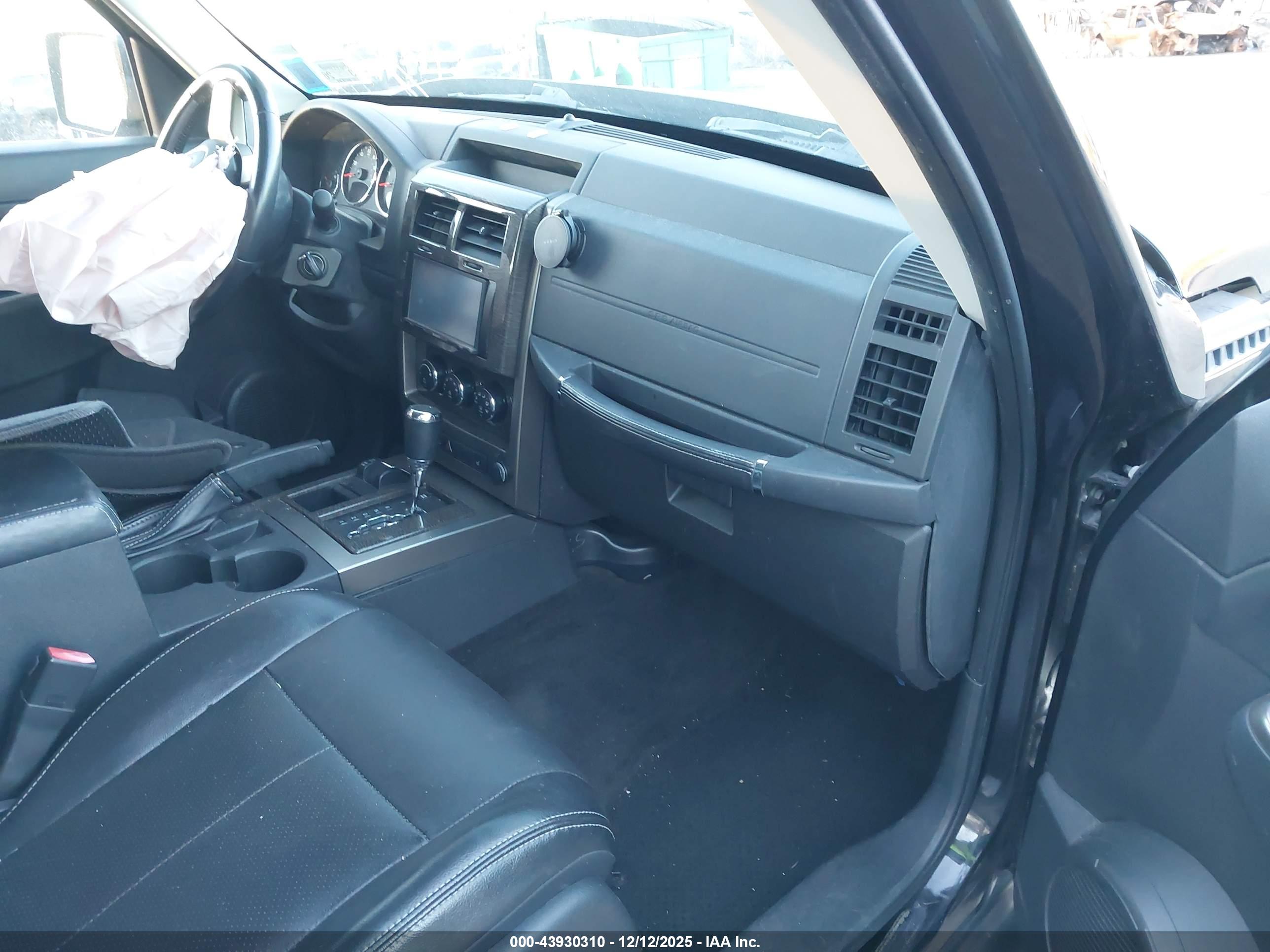JEEP LIBERTY image 5