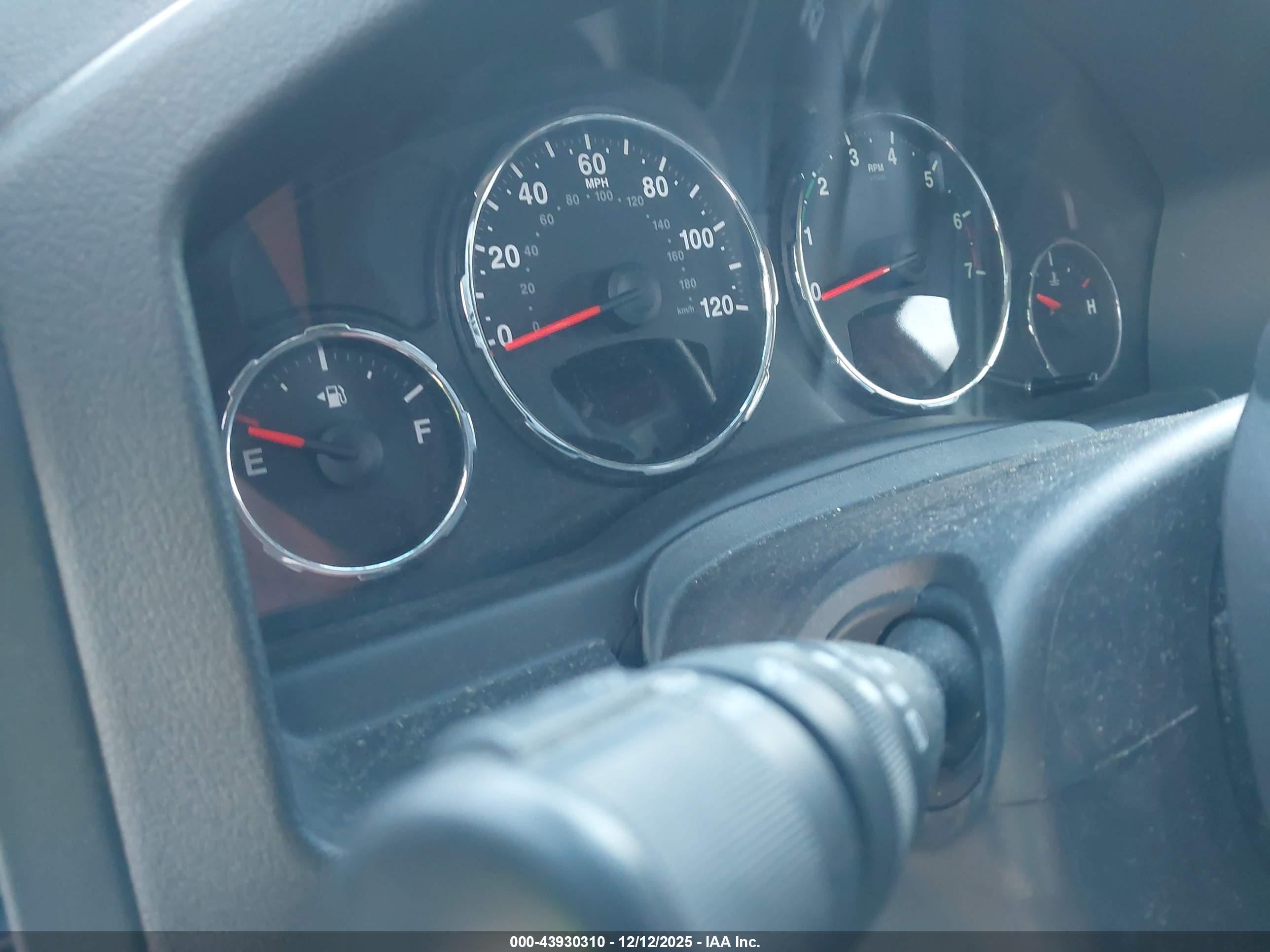 JEEP LIBERTY image 7