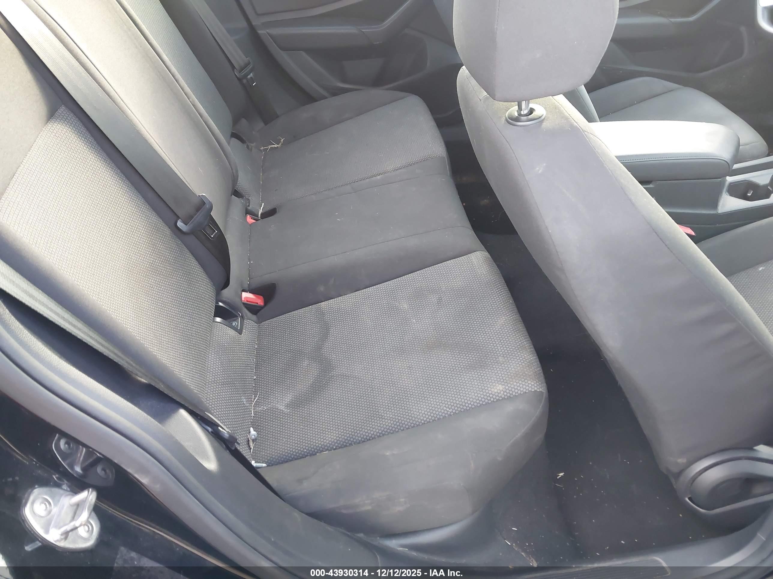VOLKSWAGEN JETTA image 8