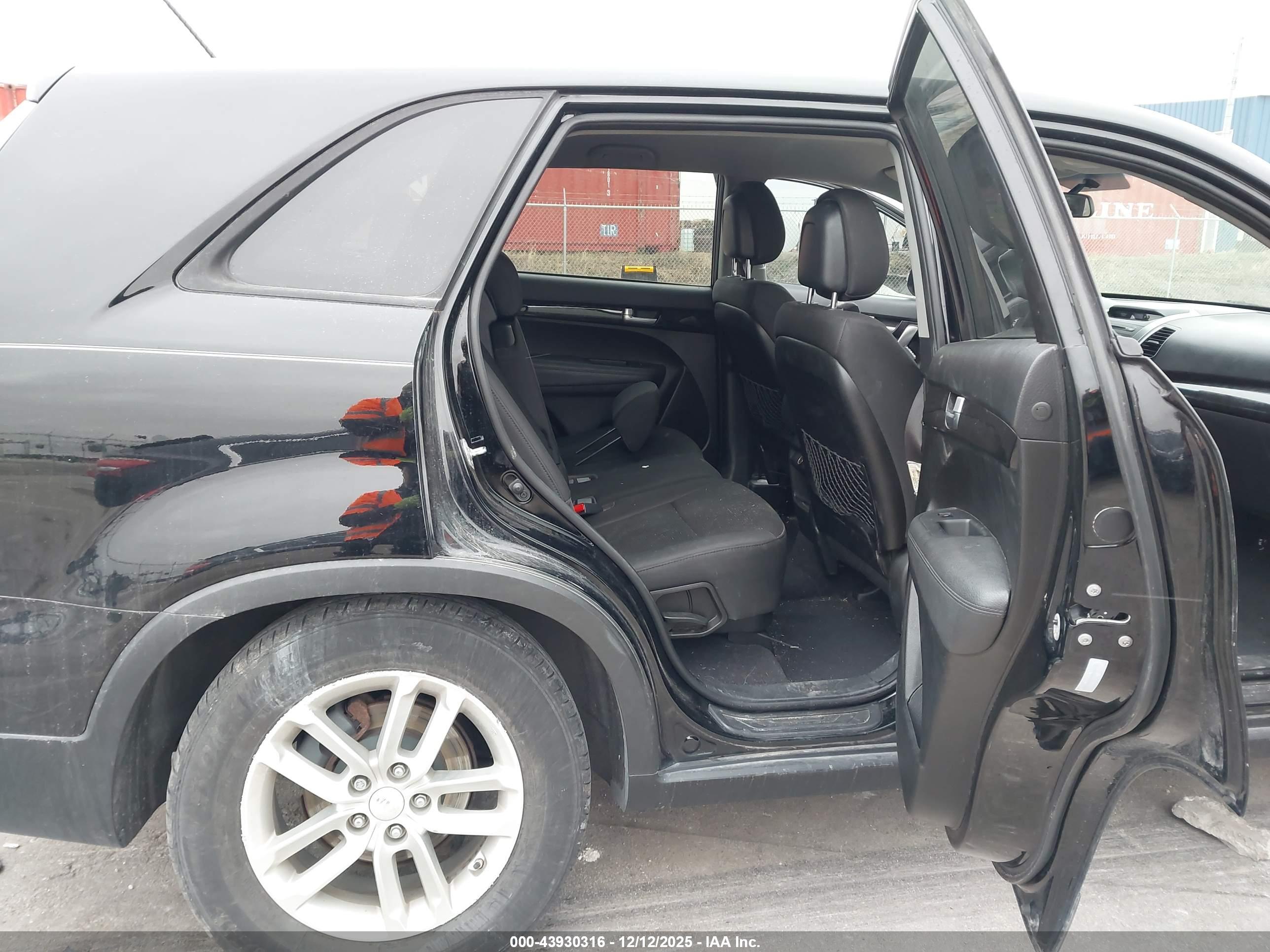 KIA SORENTO image 8