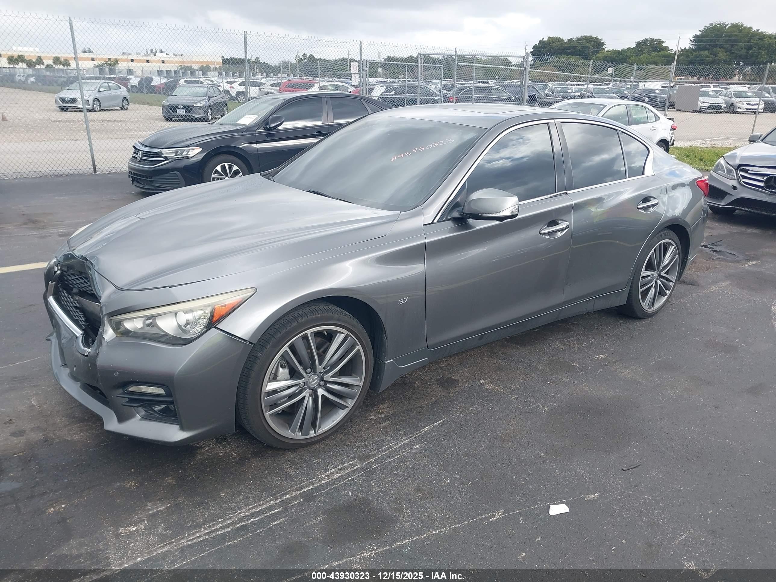 INFINITI Q50 image 2