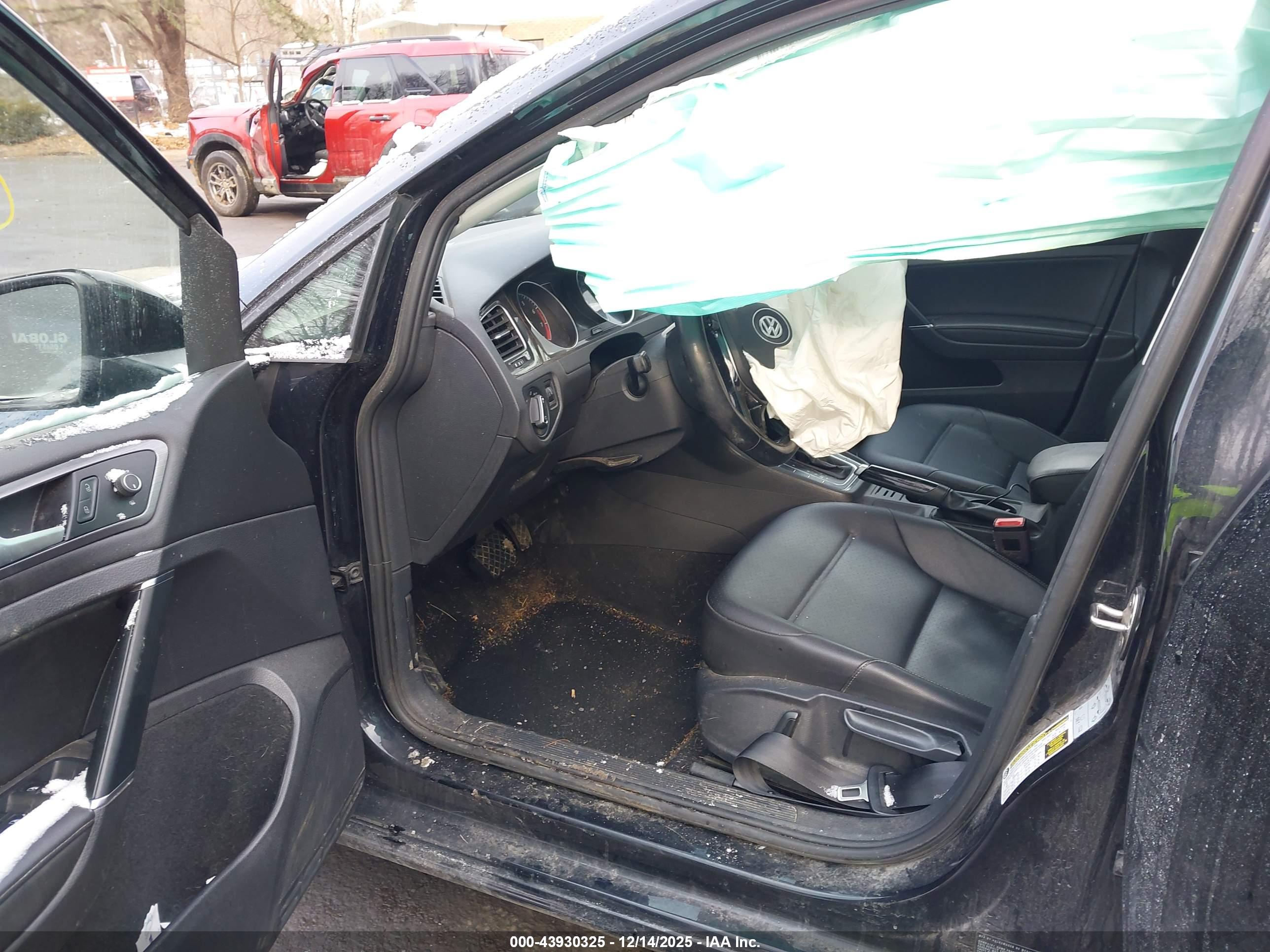 VOLKSWAGEN GOLF image 9