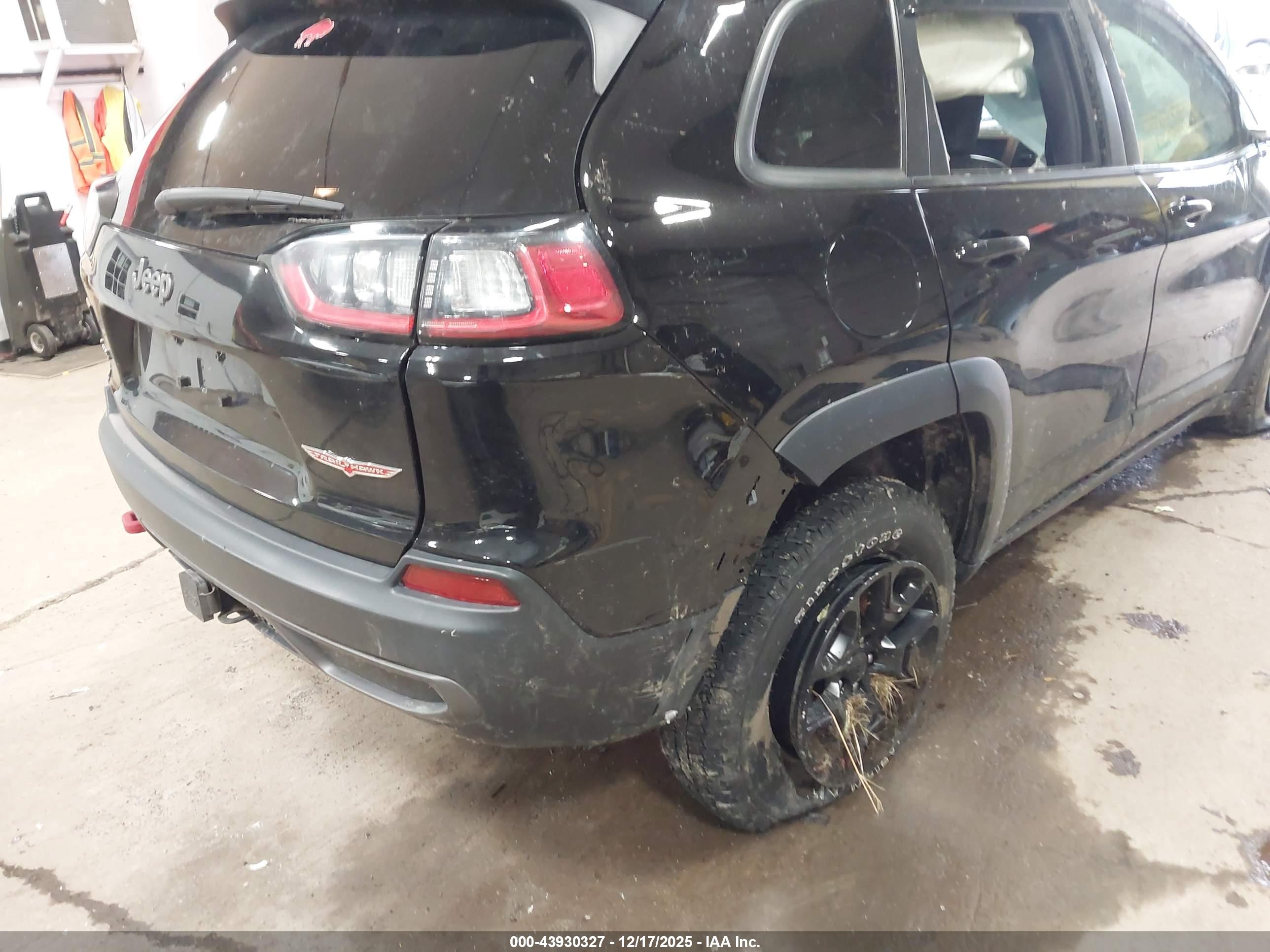 JEEP CHEROKEE image 6