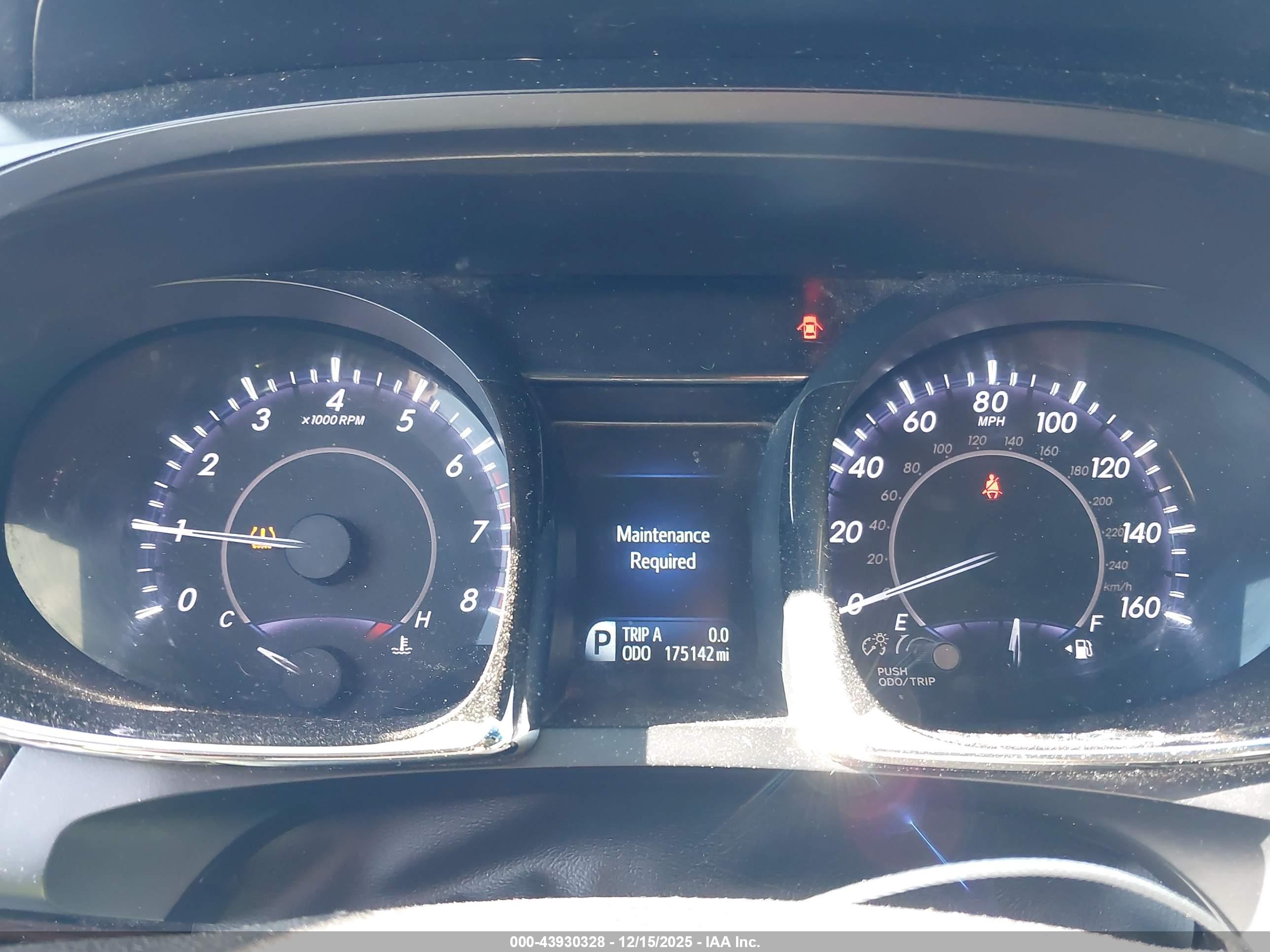 TOYOTA AVALON image 7