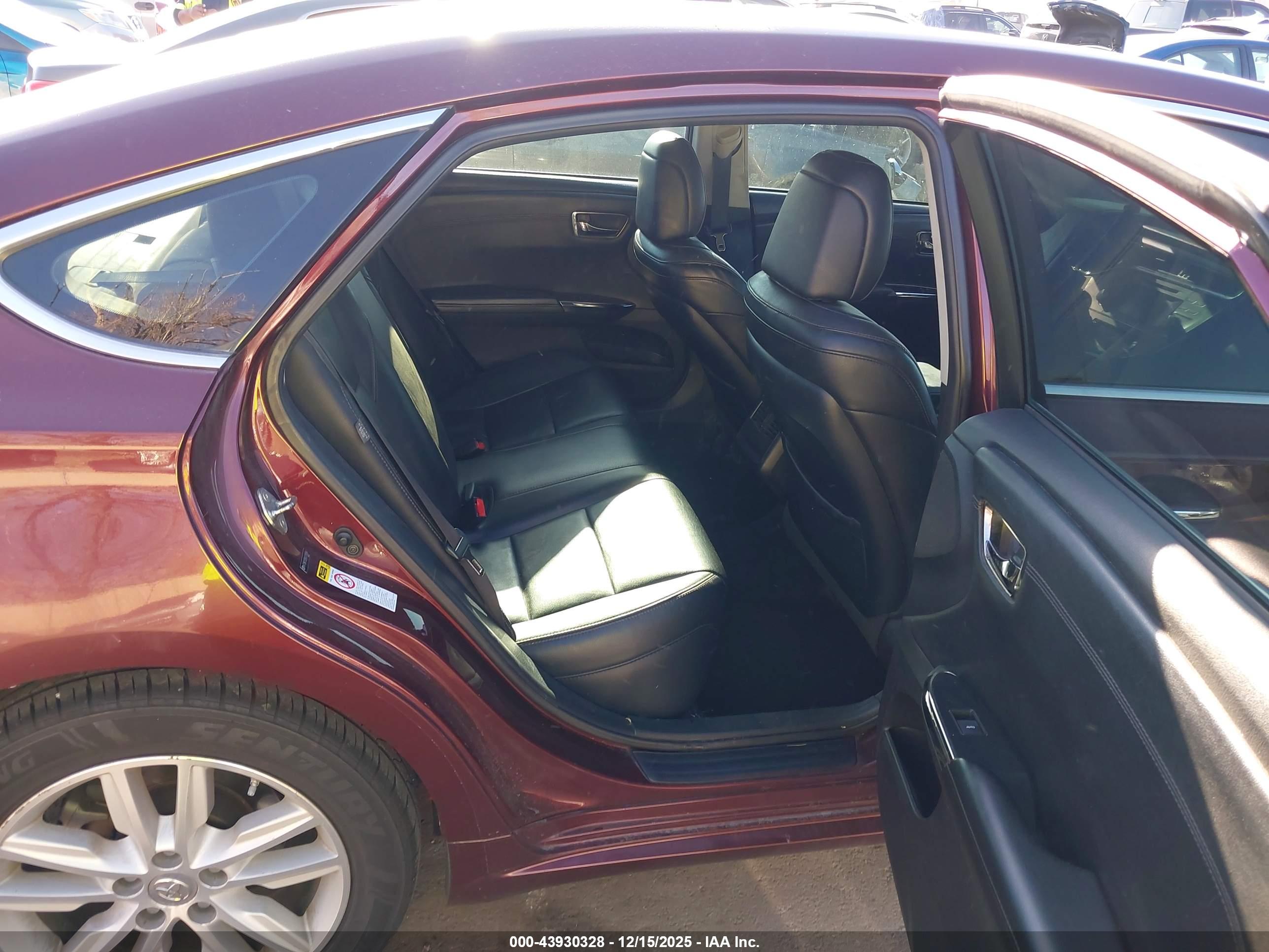 TOYOTA AVALON image 8