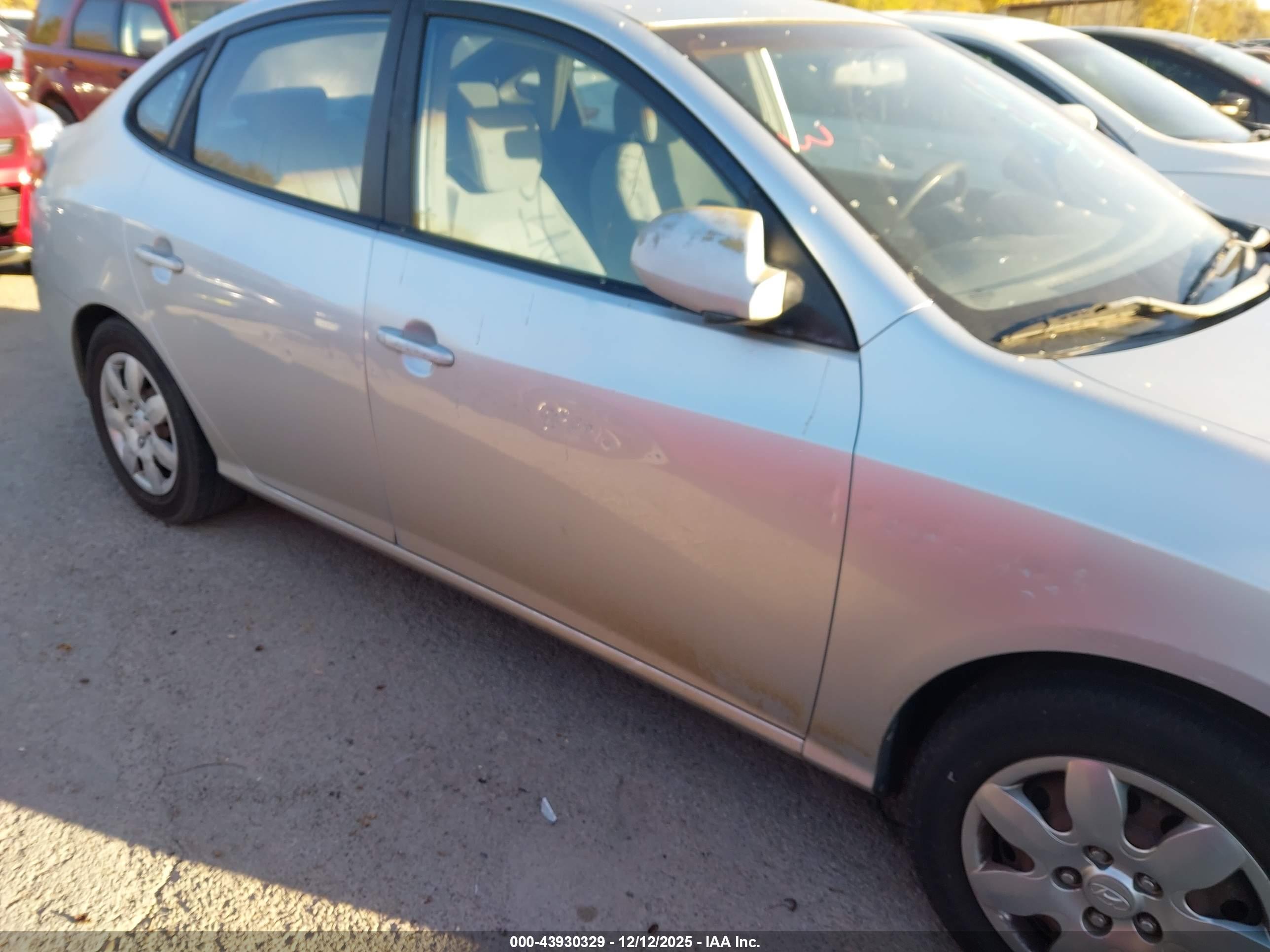 HYUNDAI ELANTRA image 6