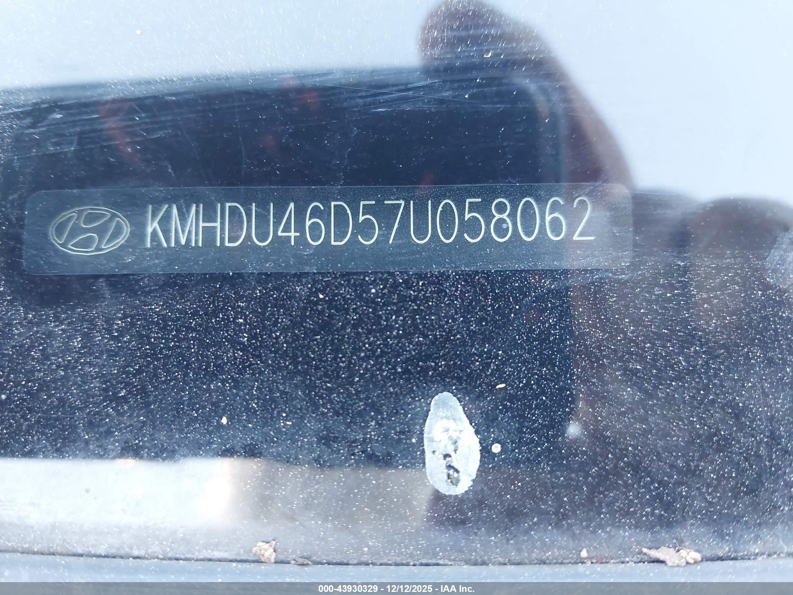 HYUNDAI ELANTRA image 9