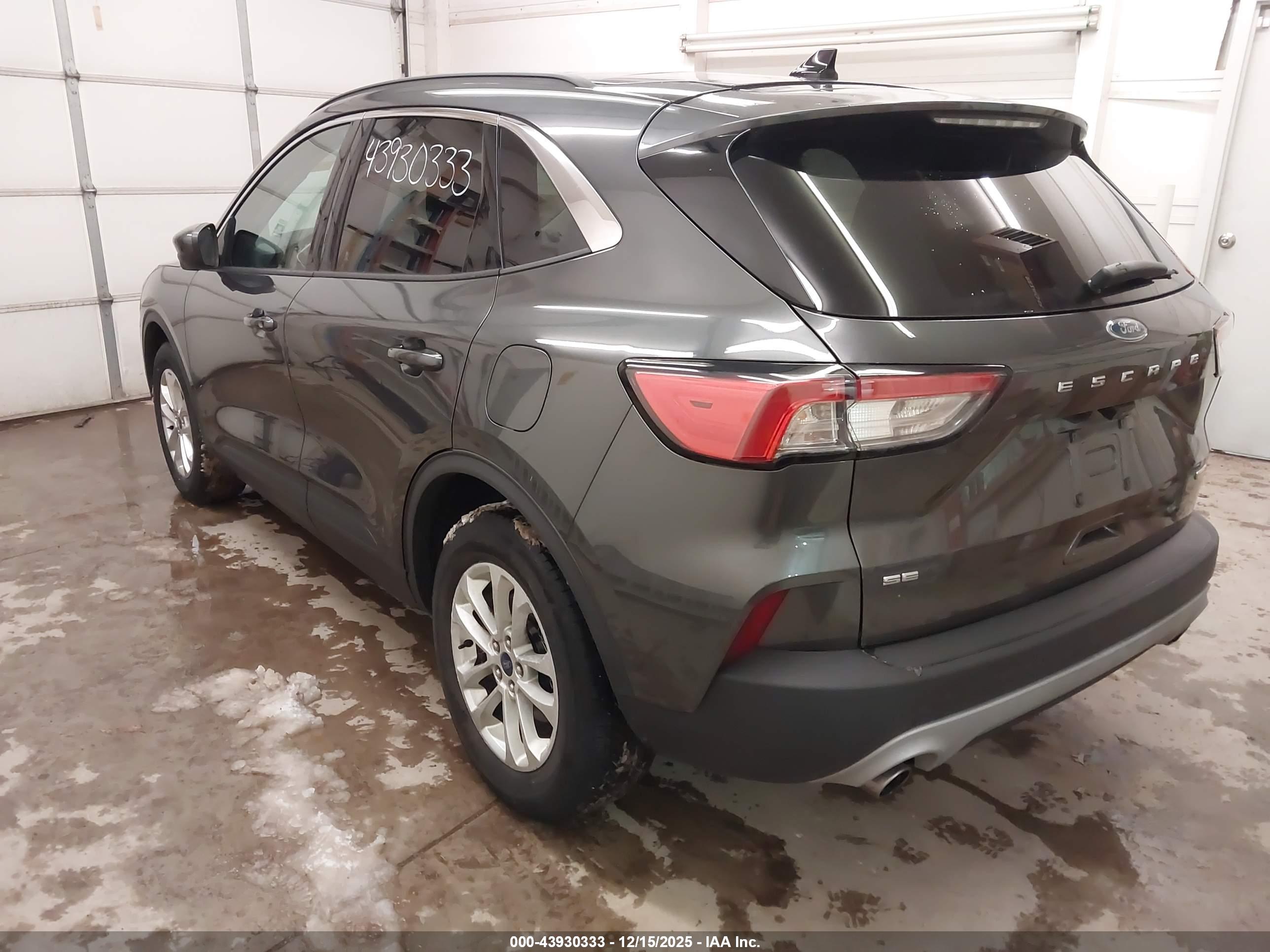 FORD ESCAPE image 3