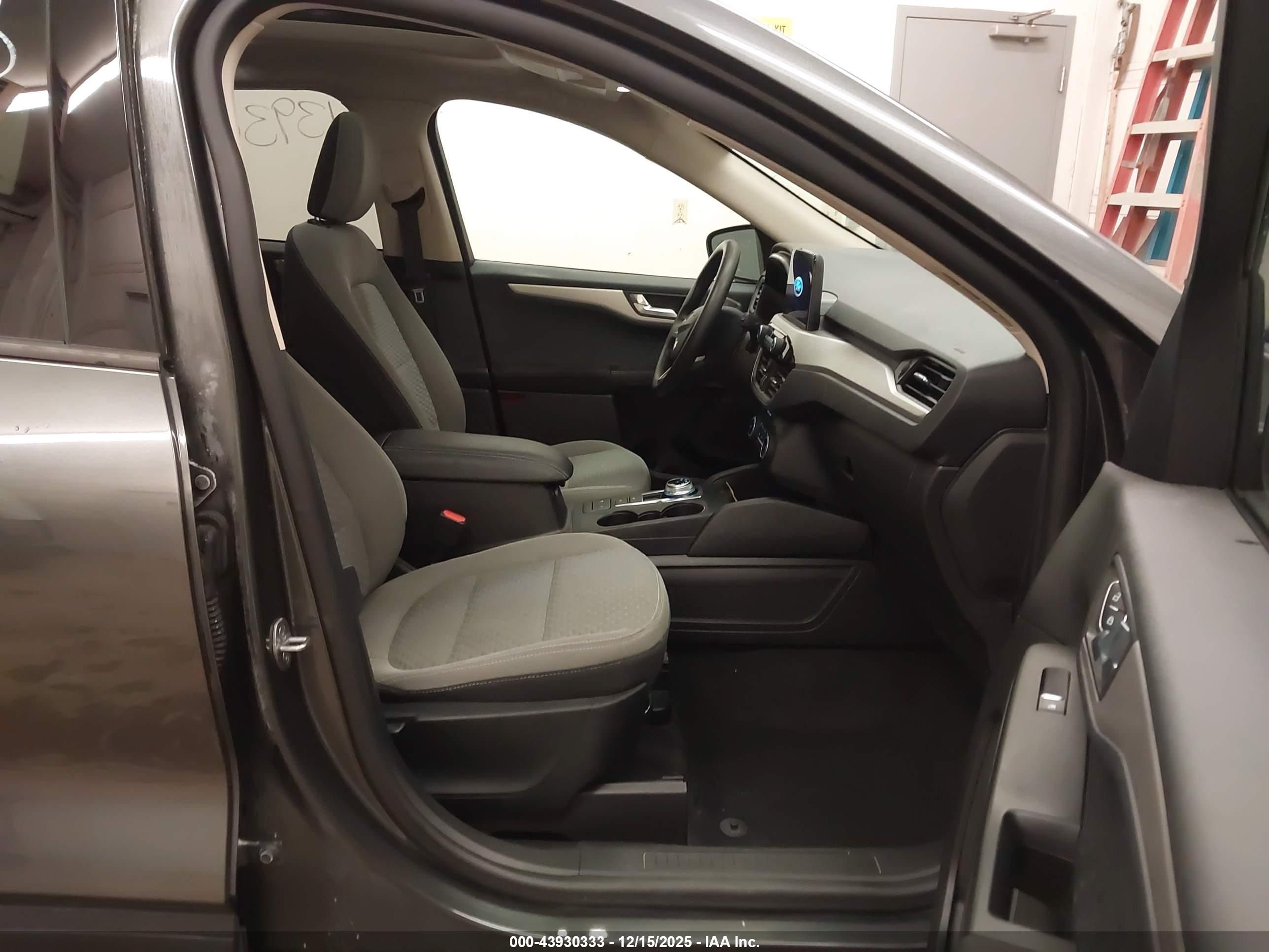 FORD ESCAPE image 5