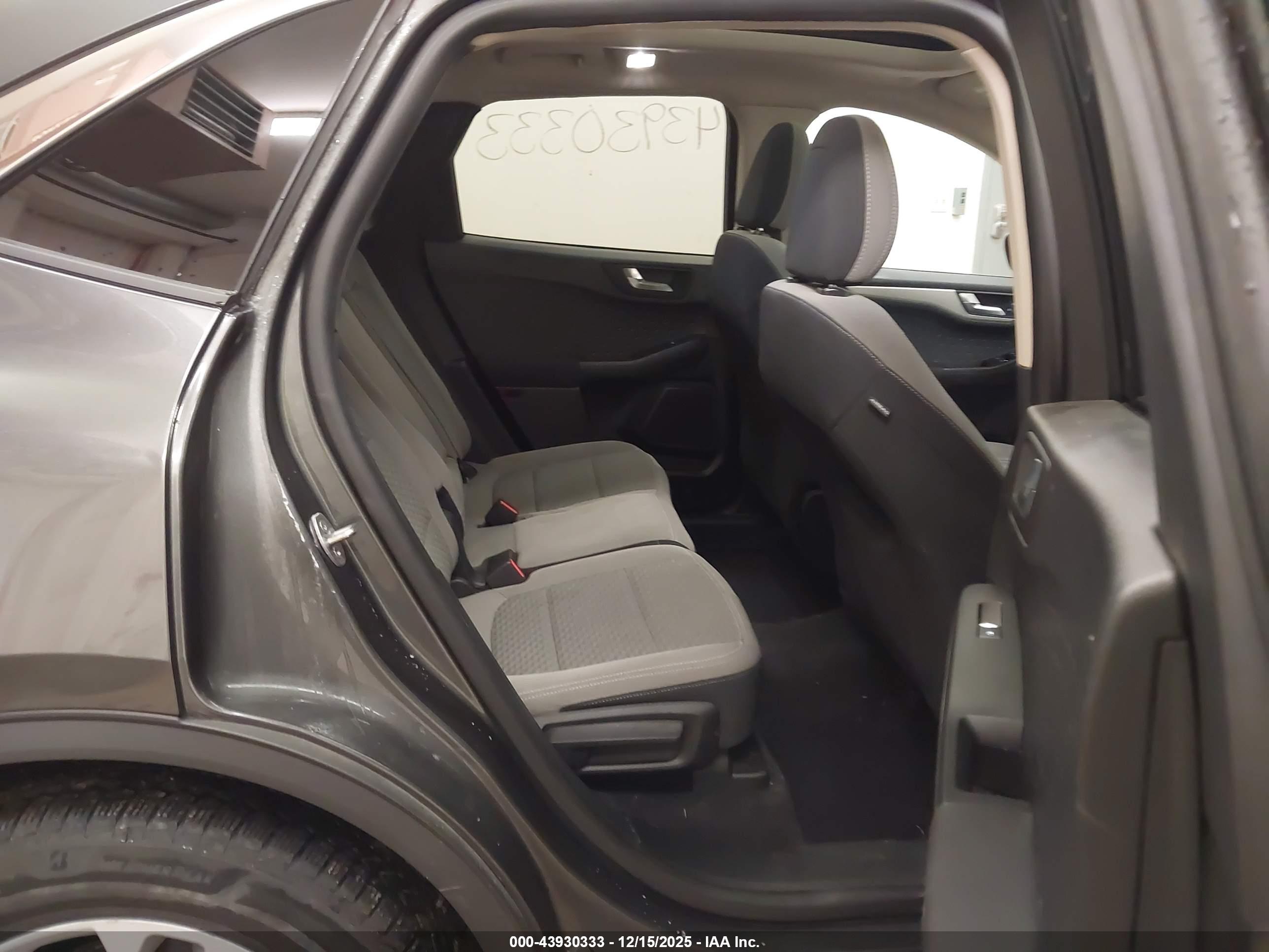 FORD ESCAPE image 8