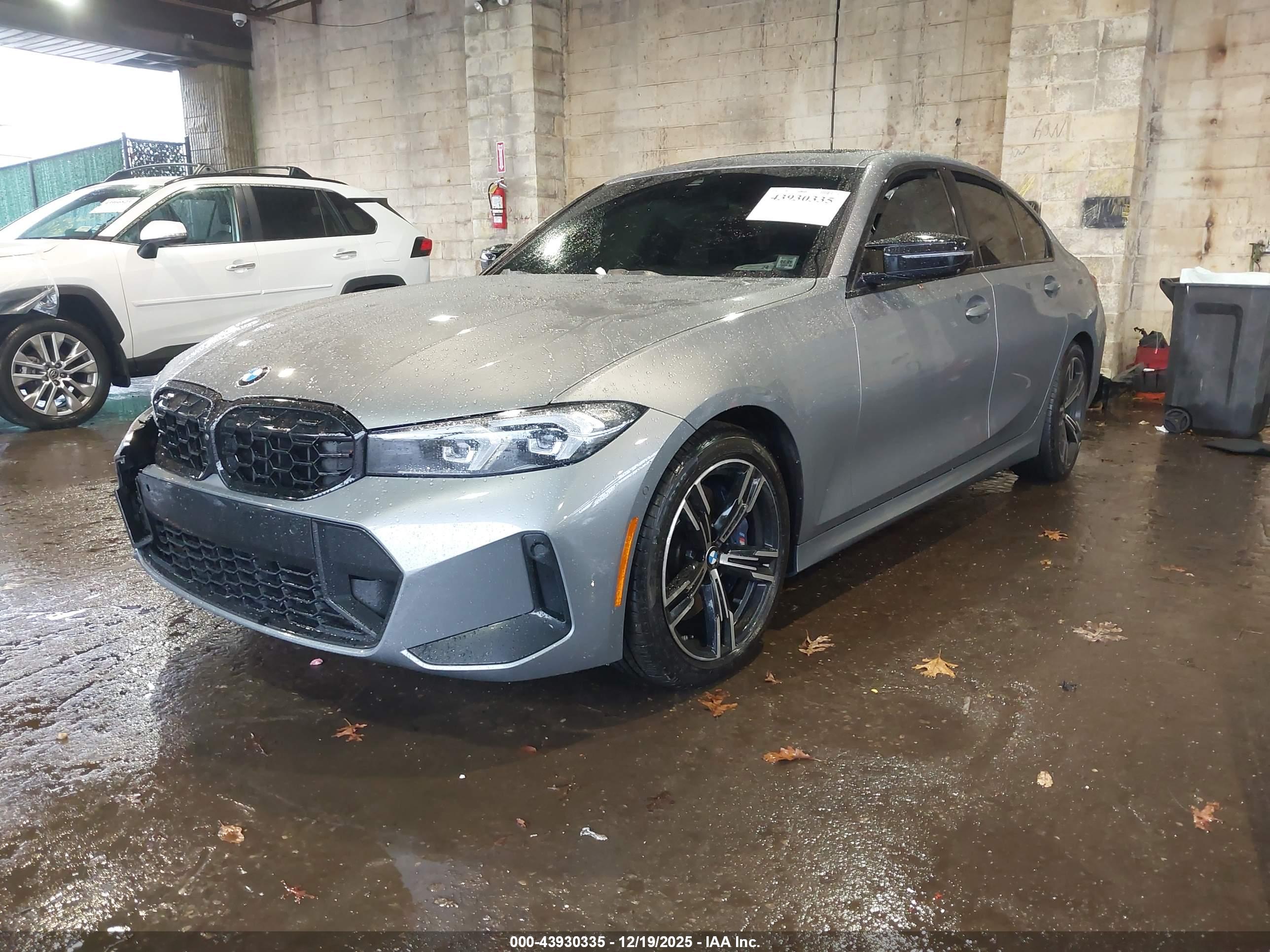 BMW 3 image 2