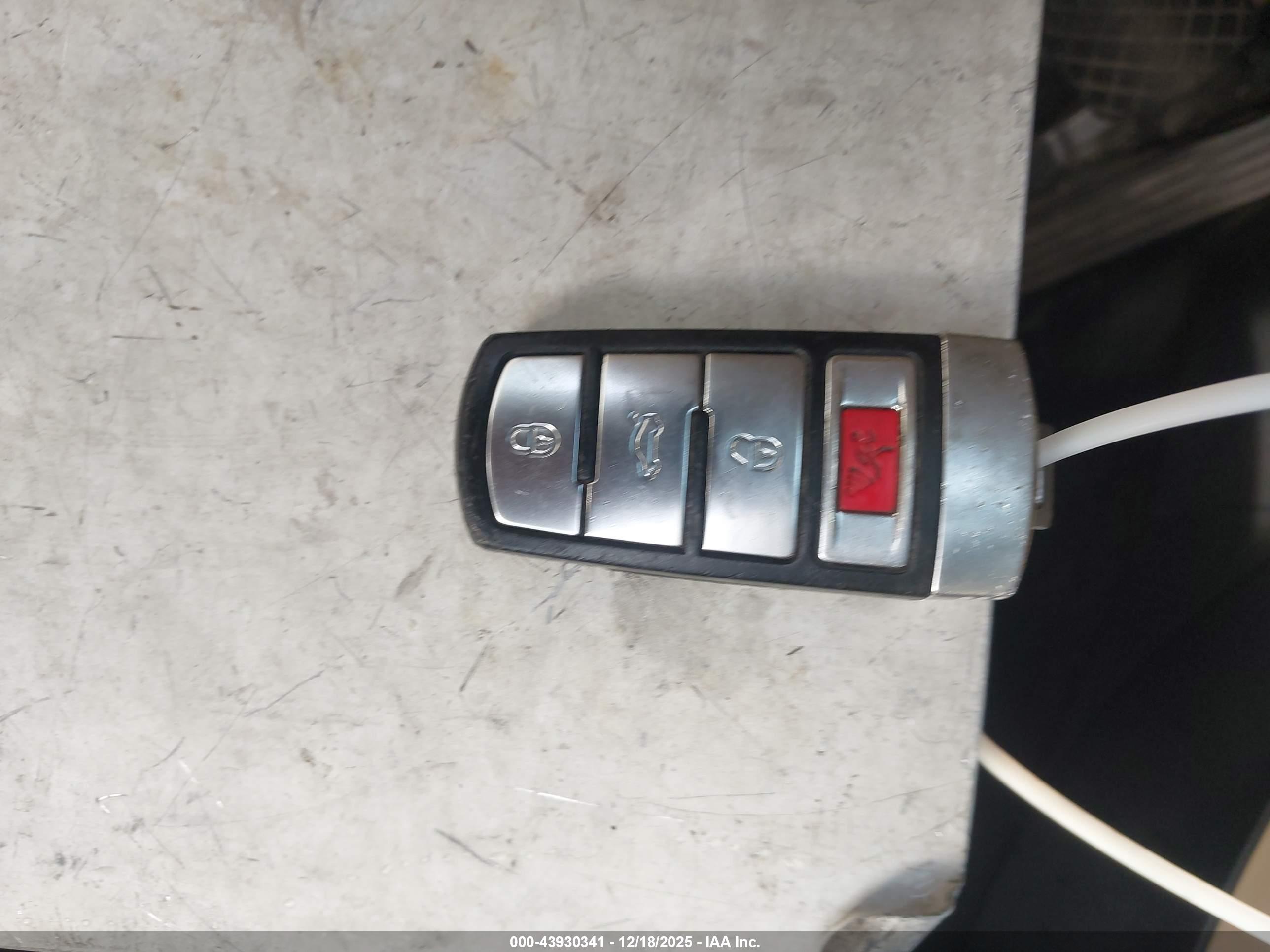 VOLKSWAGEN CC image 11