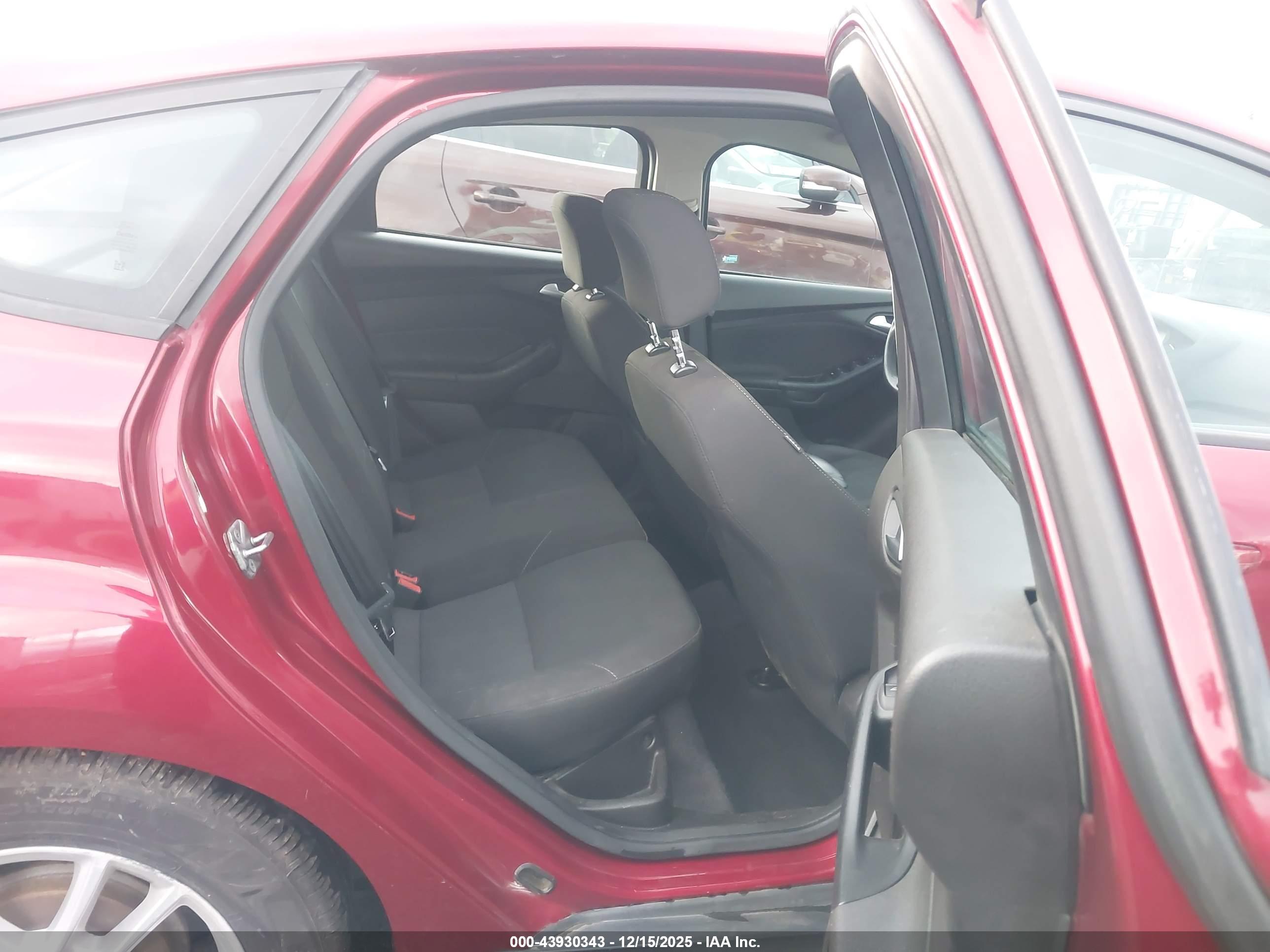 FORD FOCUS image 8