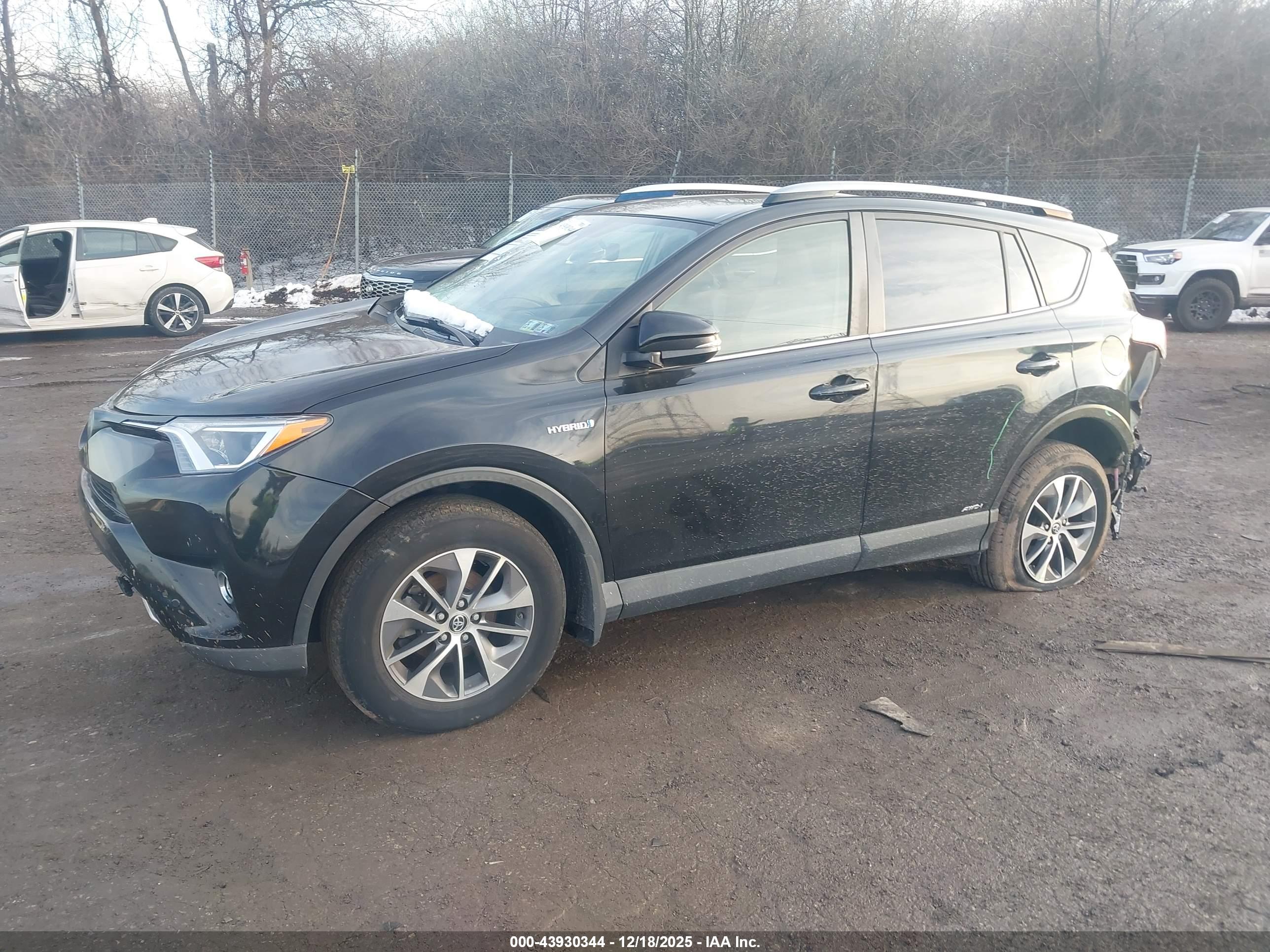 TOYOTA RAV4 image 2