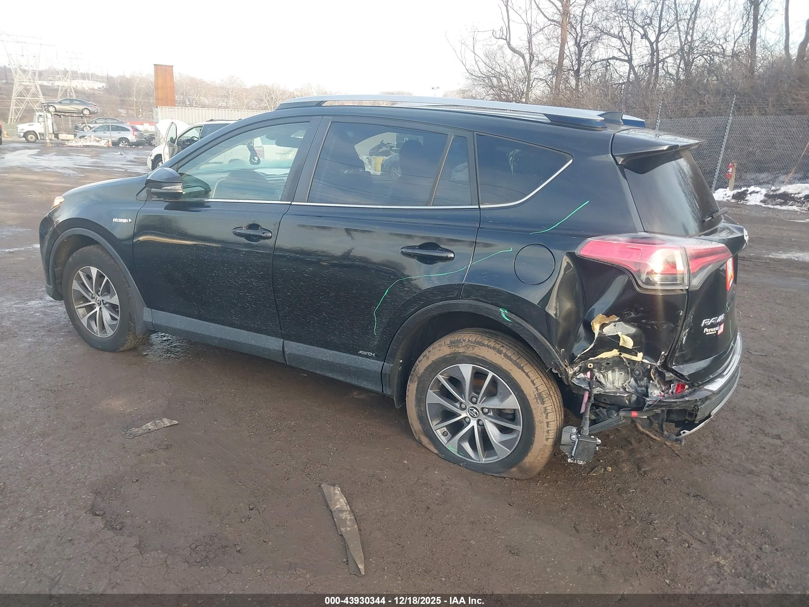 TOYOTA RAV4 image 3