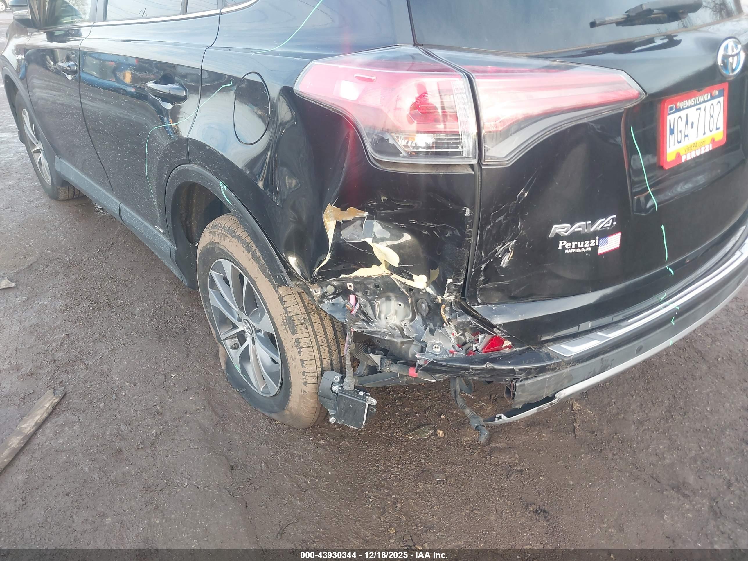 TOYOTA RAV4 image 6
