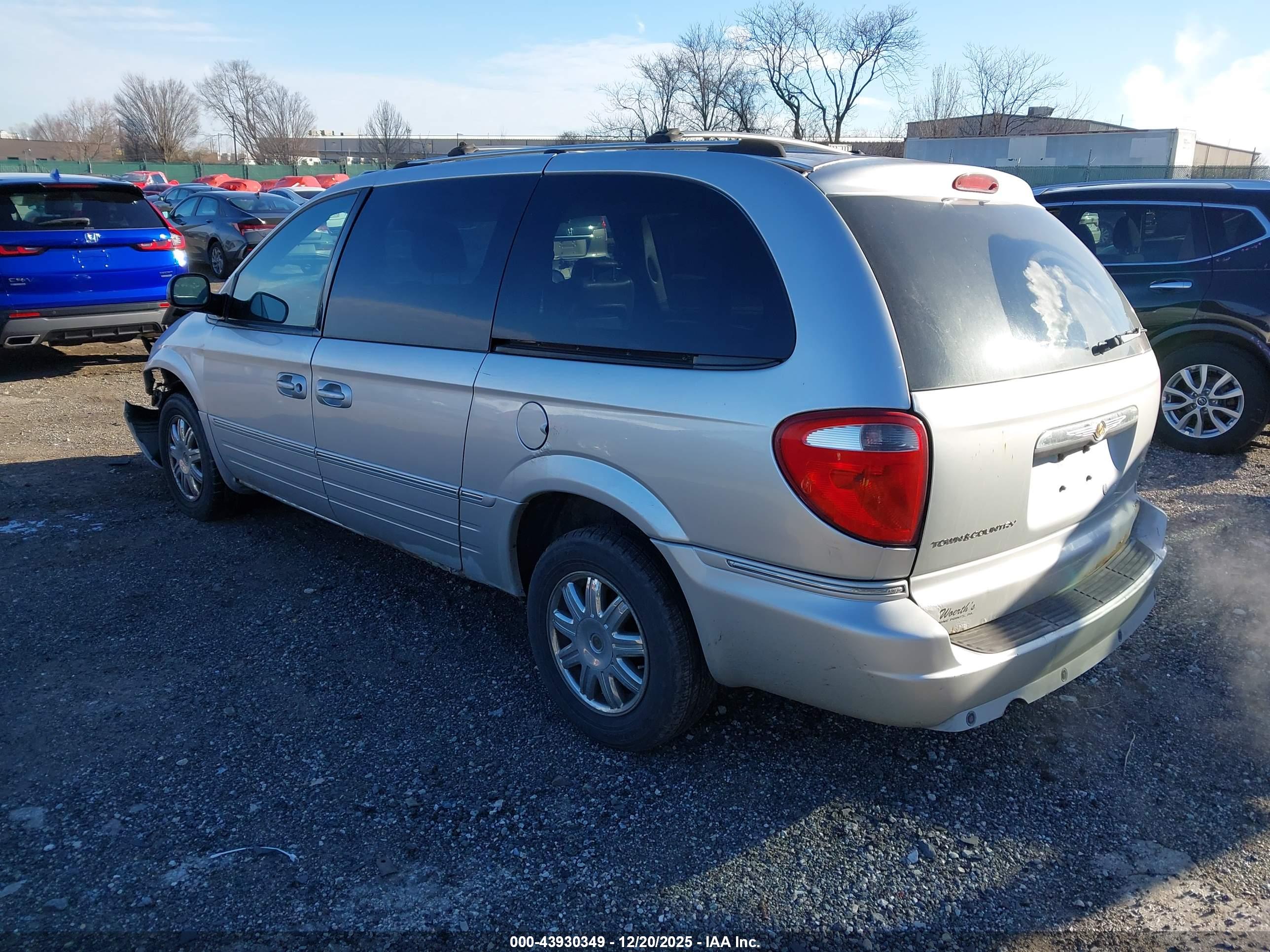 CHRYSLER TOWN image 3