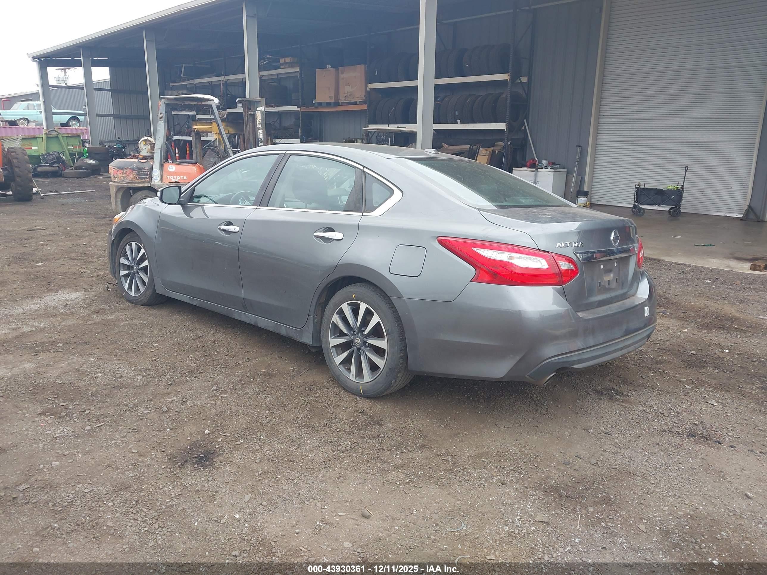 NISSAN ALTIMA image 3