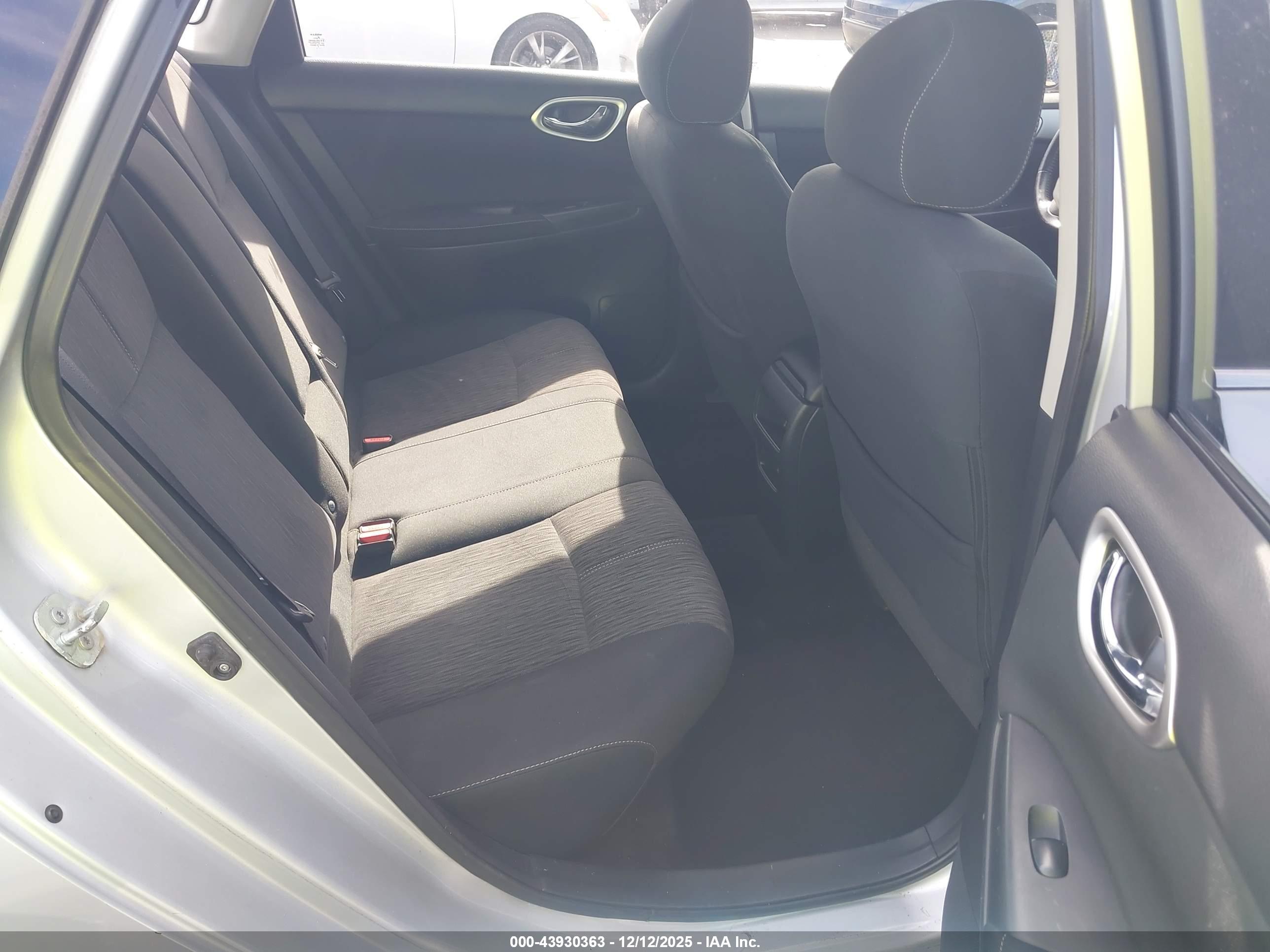 NISSAN SENTRA image 8