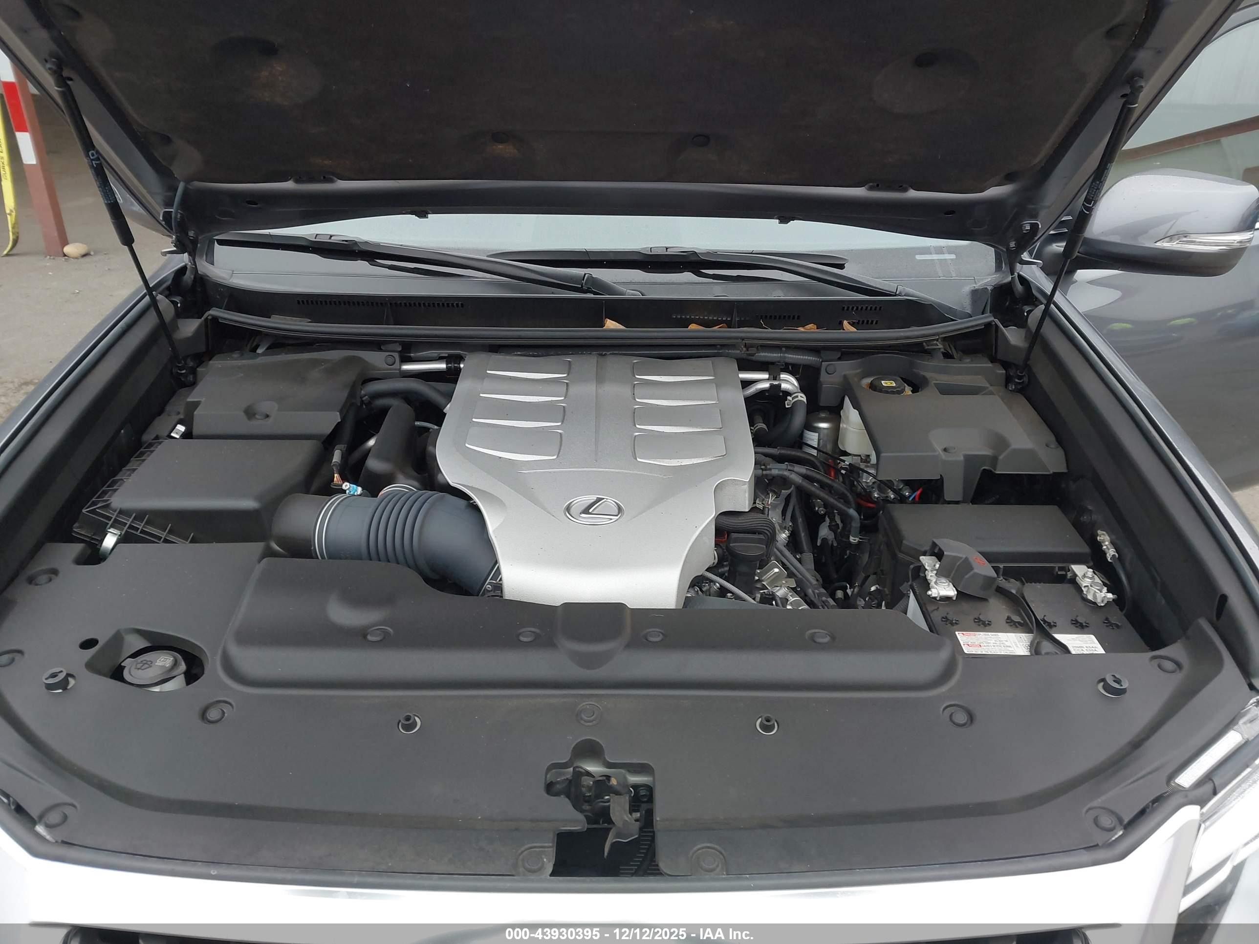LEXUS GX image 10