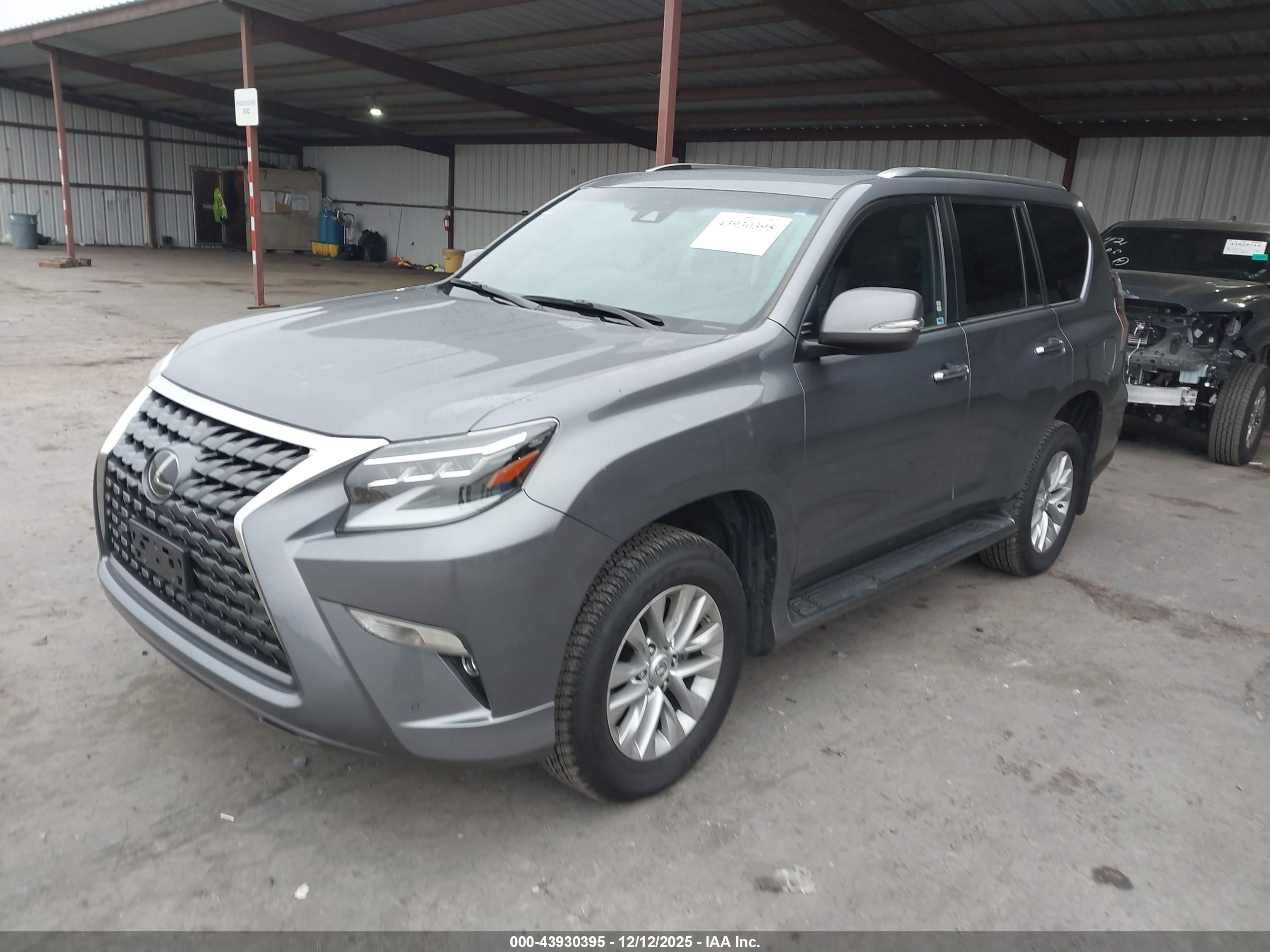 LEXUS GX image 2