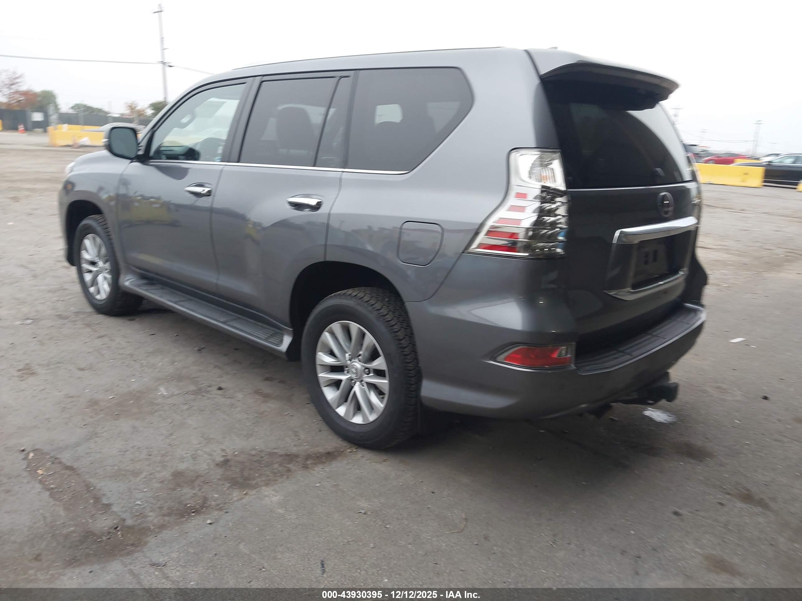 LEXUS GX image 3