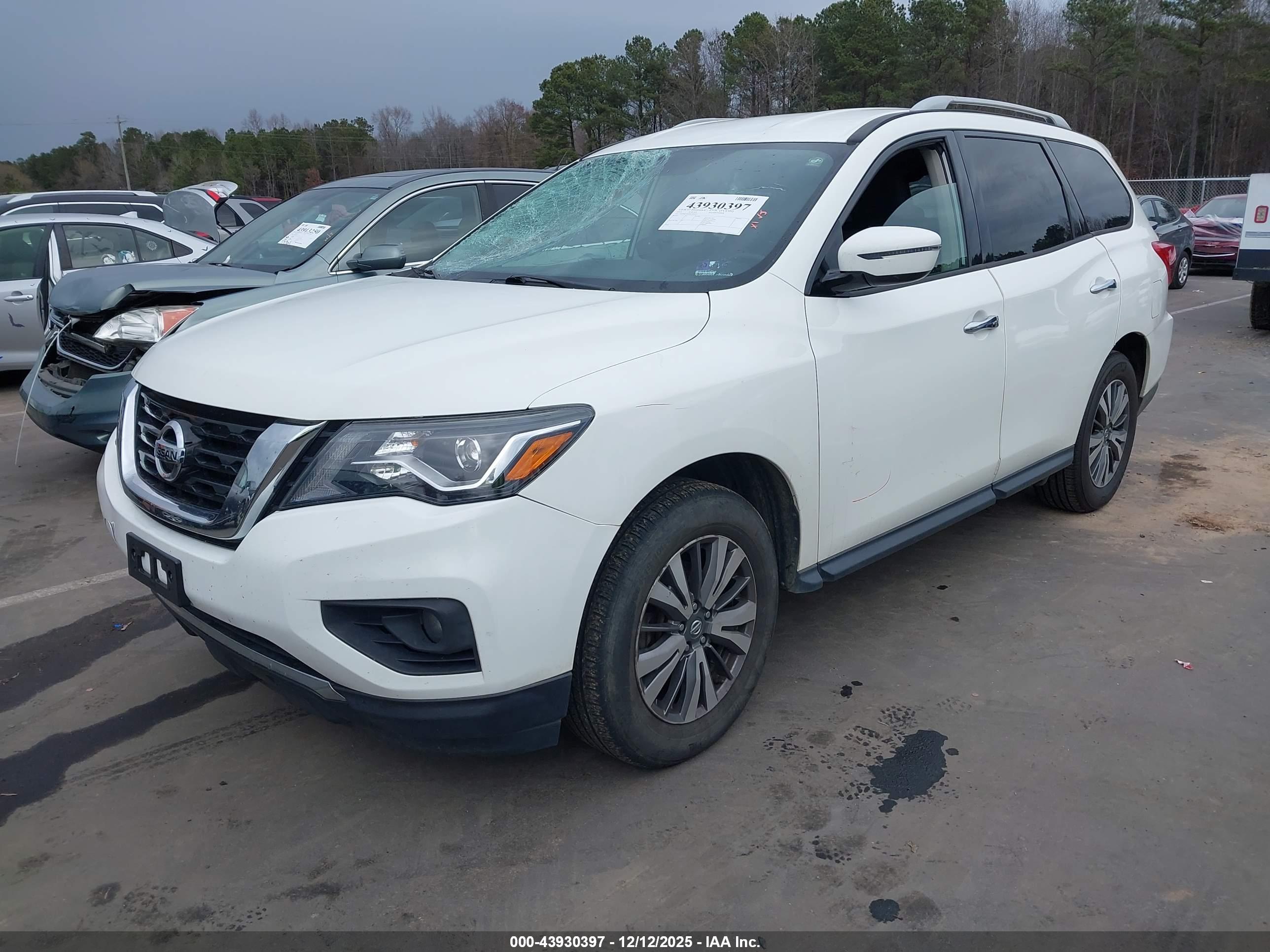 NISSAN PATHFINDER image 2