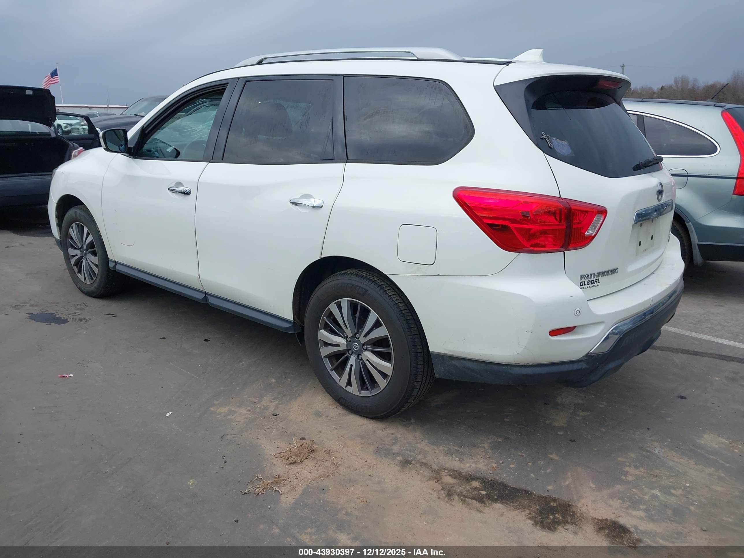 NISSAN PATHFINDER image 3
