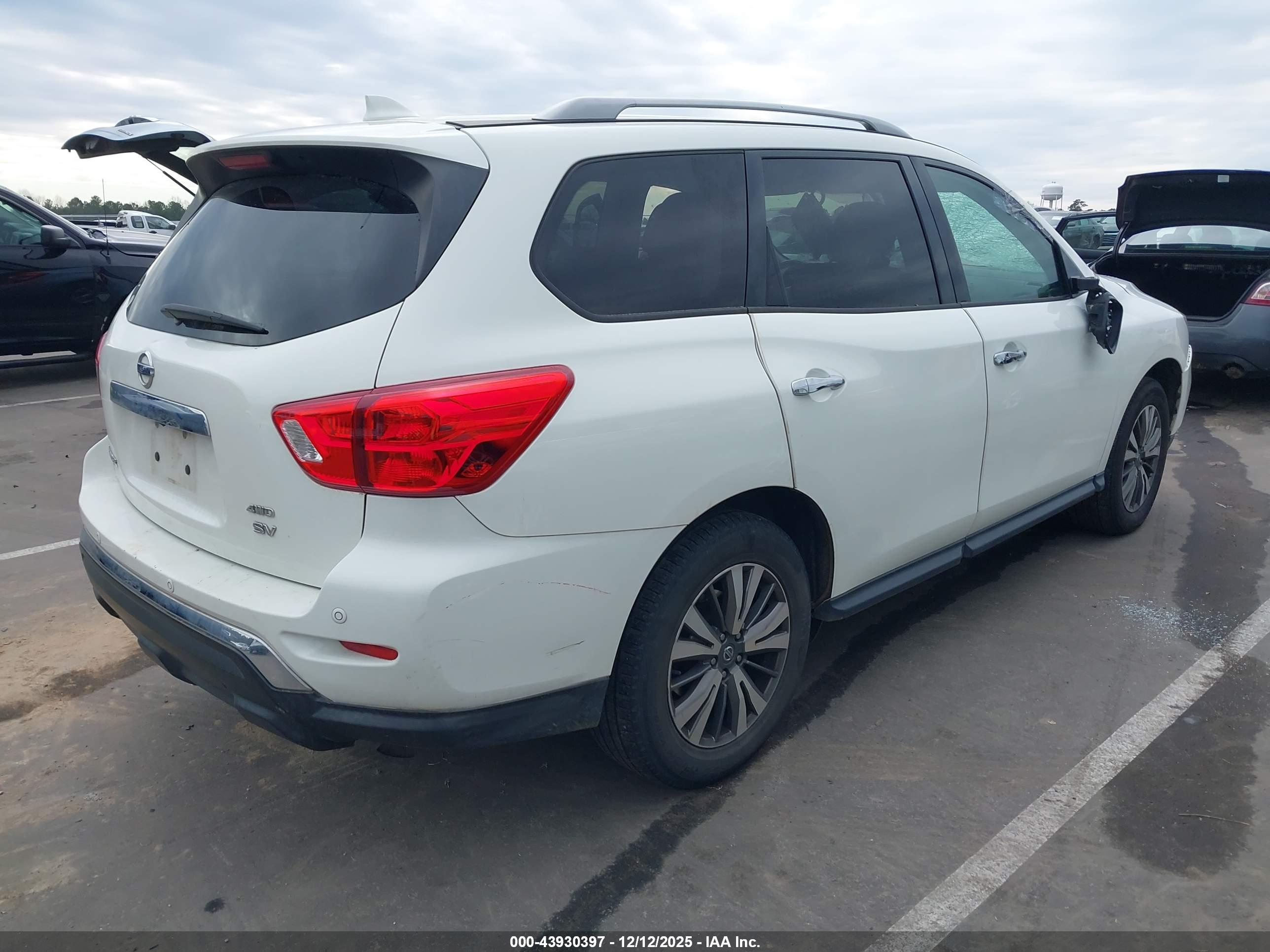 NISSAN PATHFINDER image 4
