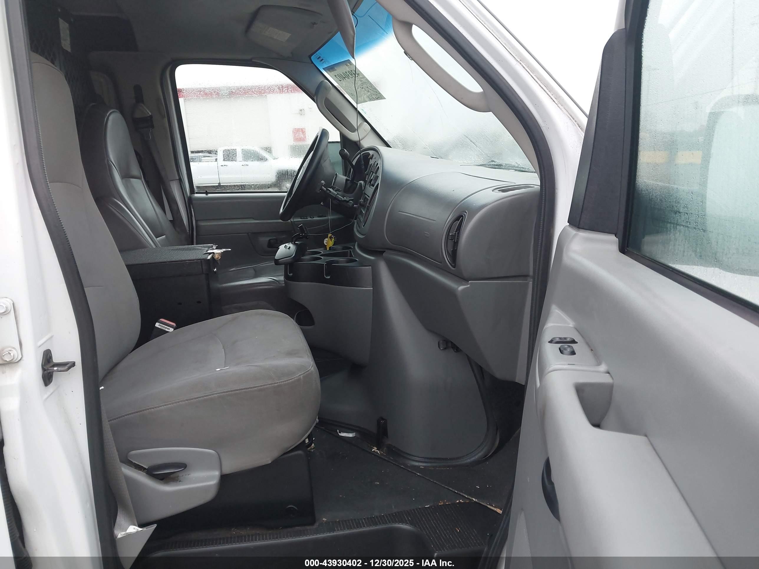 FORD E-250 image 5