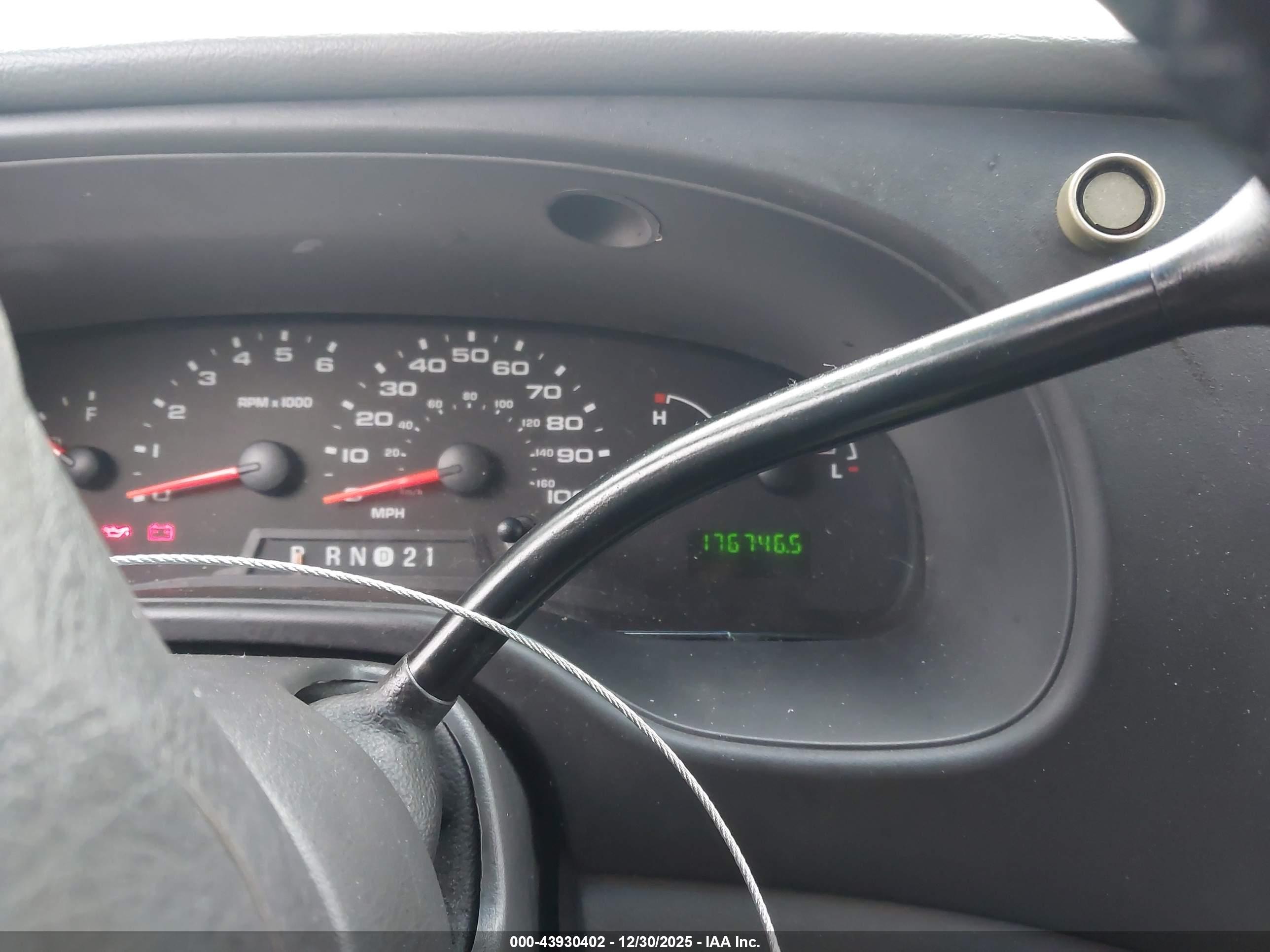 FORD E-250 image 7