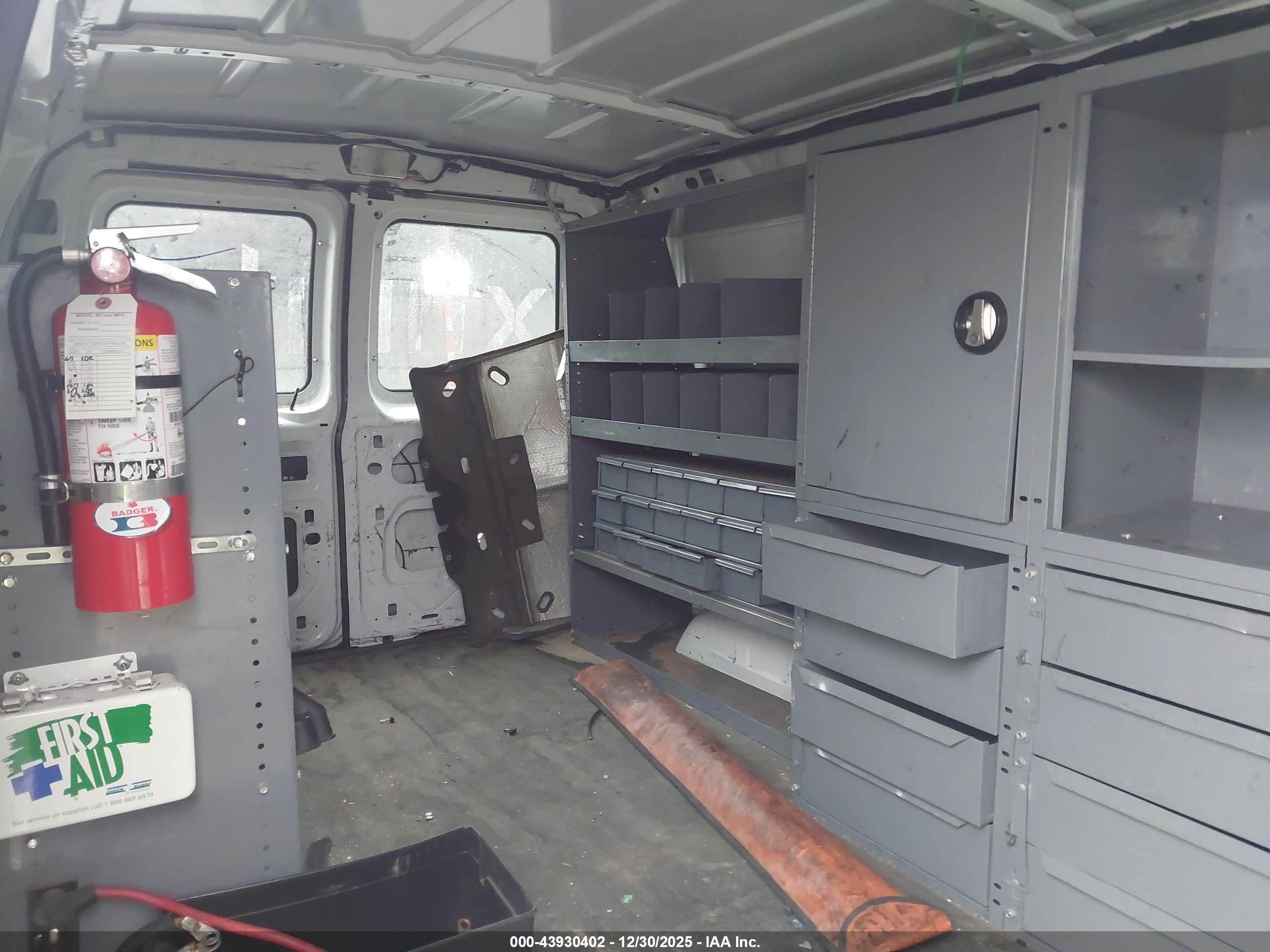 FORD E-250 image 8