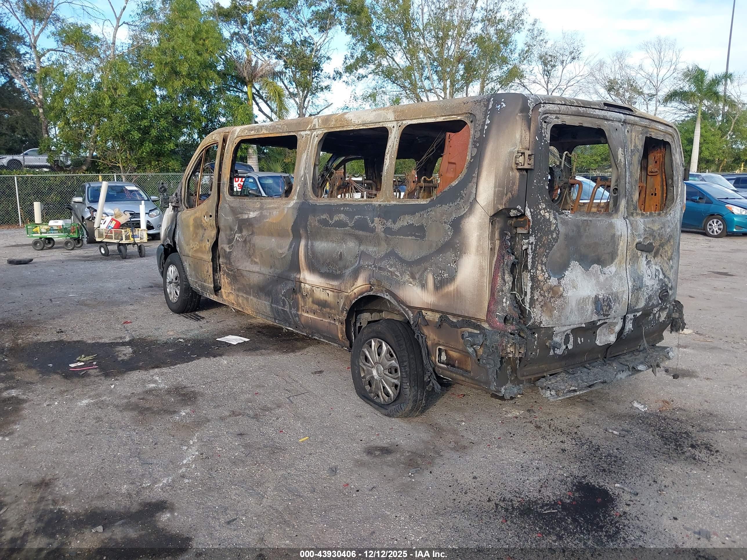 FORD TRANSIT-350 image 3
